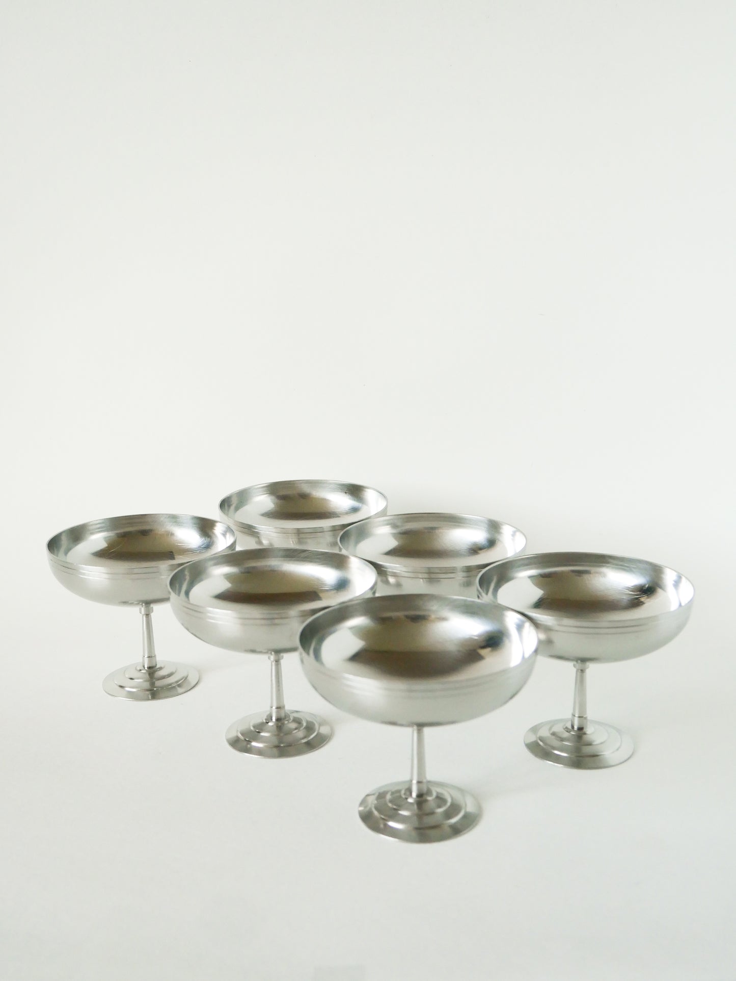 Ensemble de 6 très grandes coupes à glace en inox hautes, signées Letang-Remy, pieds fins, Design, 1970