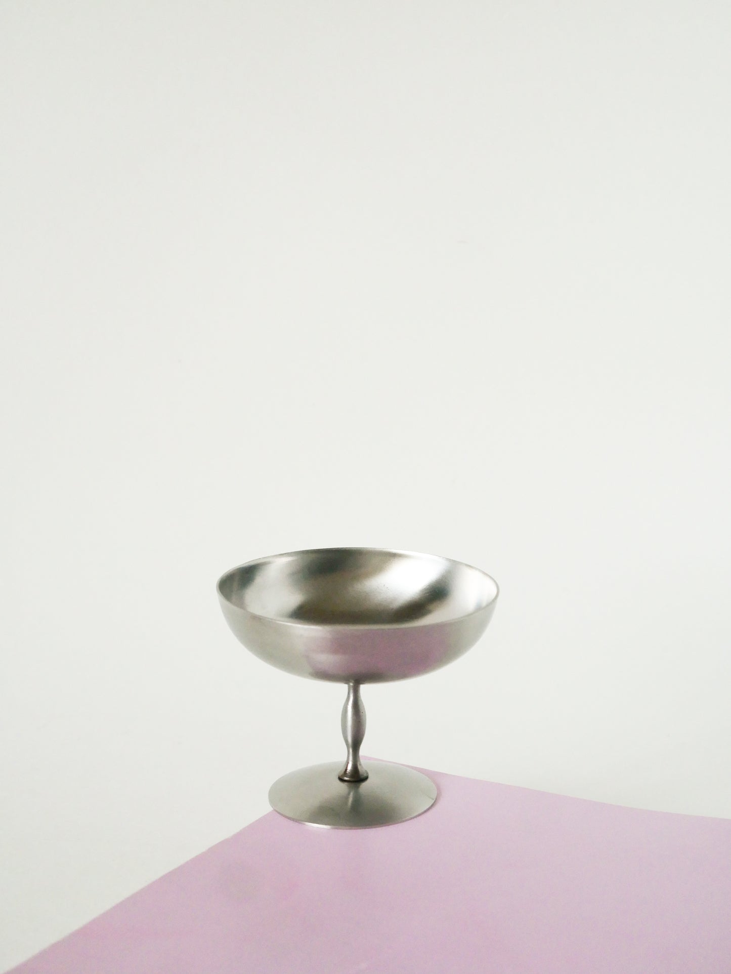 Ensemble de 6 coupes à glace en inox hautes et mats, pieds fins forme libre, Design, 1970