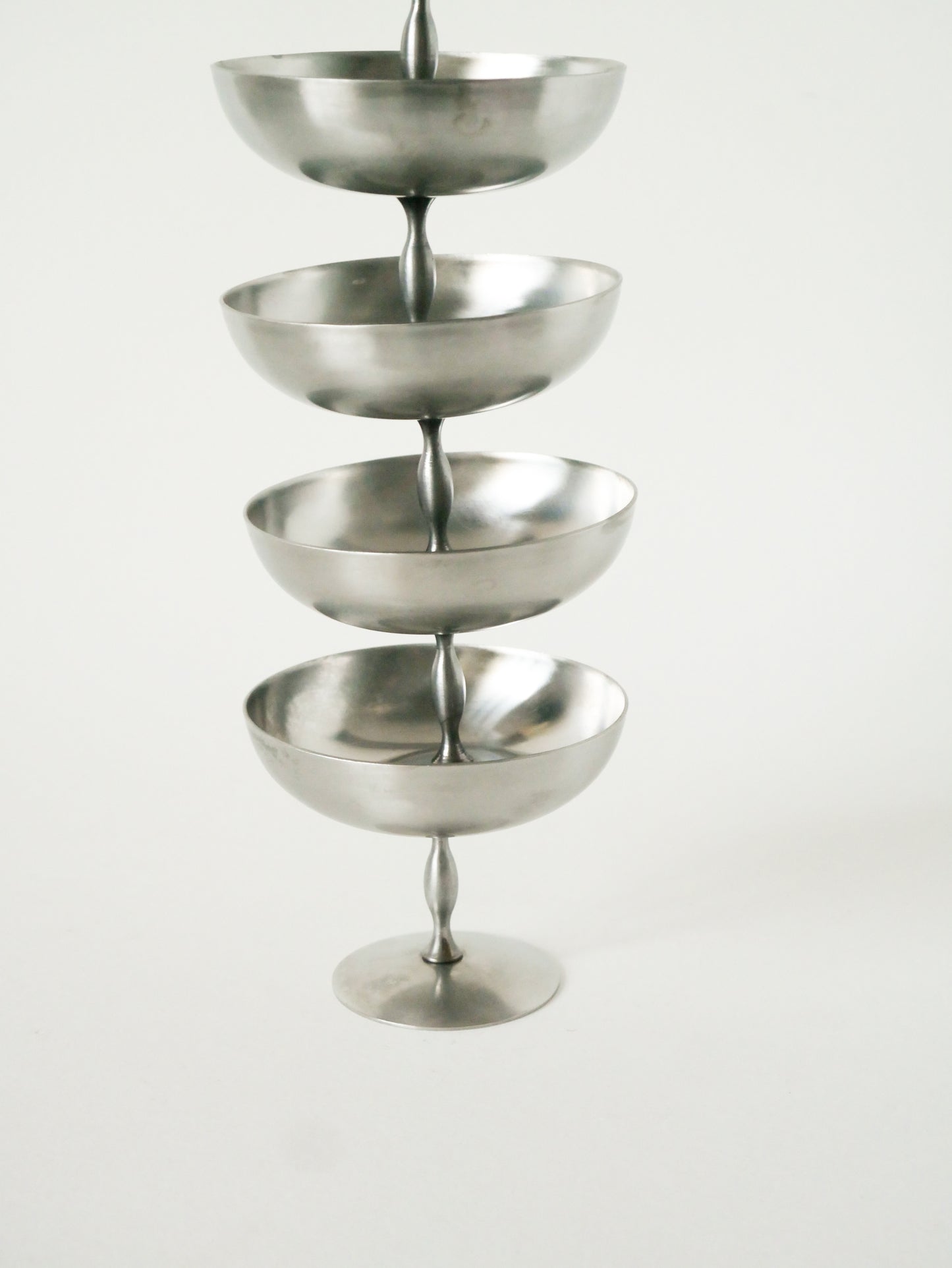 Ensemble de 6 coupes à glace en inox hautes et mats, pieds fins forme libre, Design, 1970