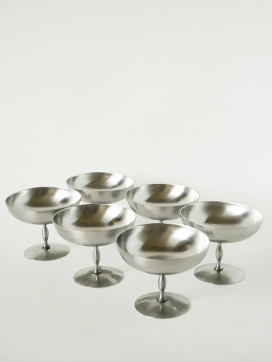 Ensemble de 6 coupes à glace en inox hautes et mats, pieds fins forme libre, Design, 1970