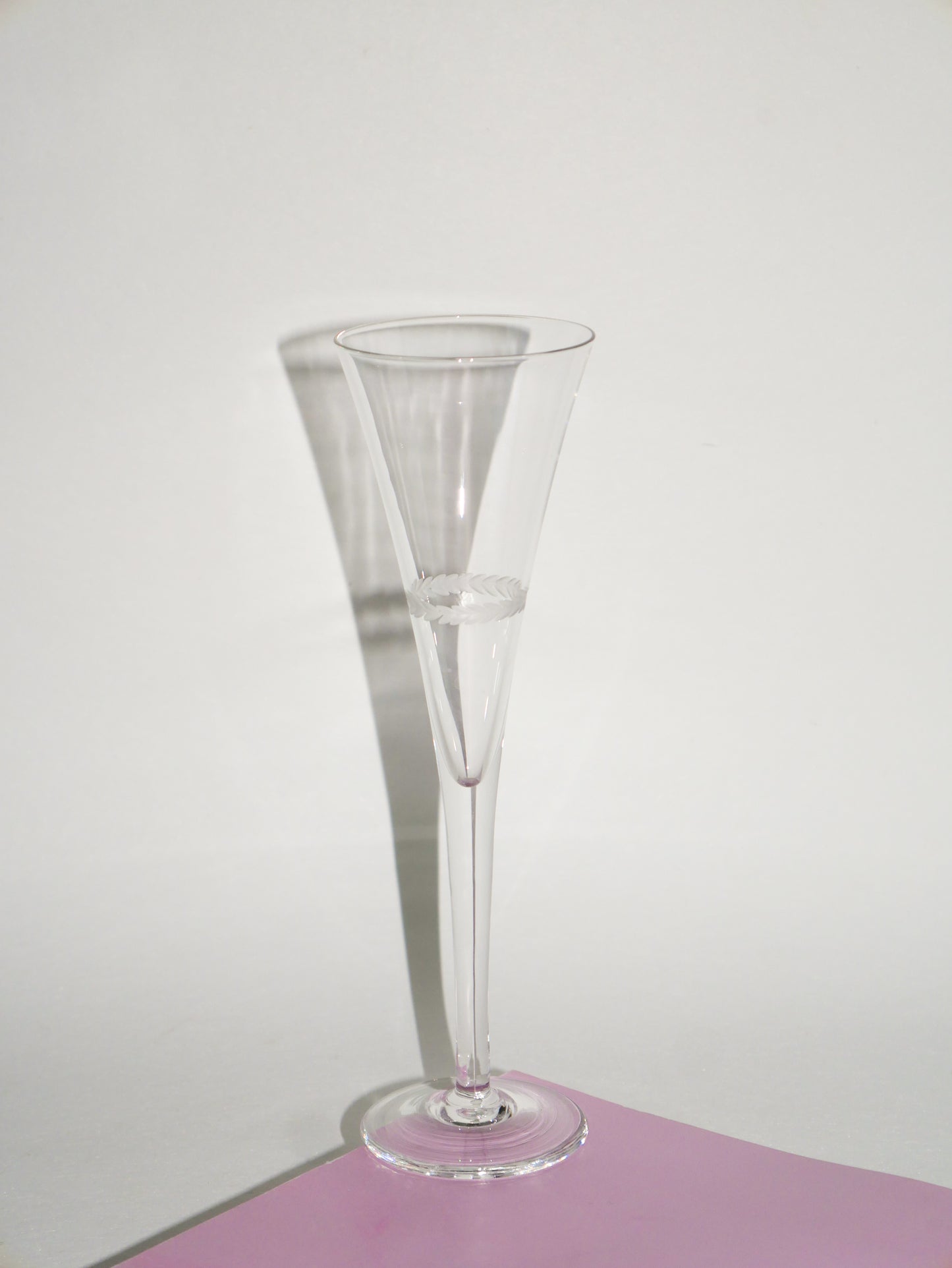 Ensemble de 6 flûtes à champagne en cristal gravé, Fait Main, 1960