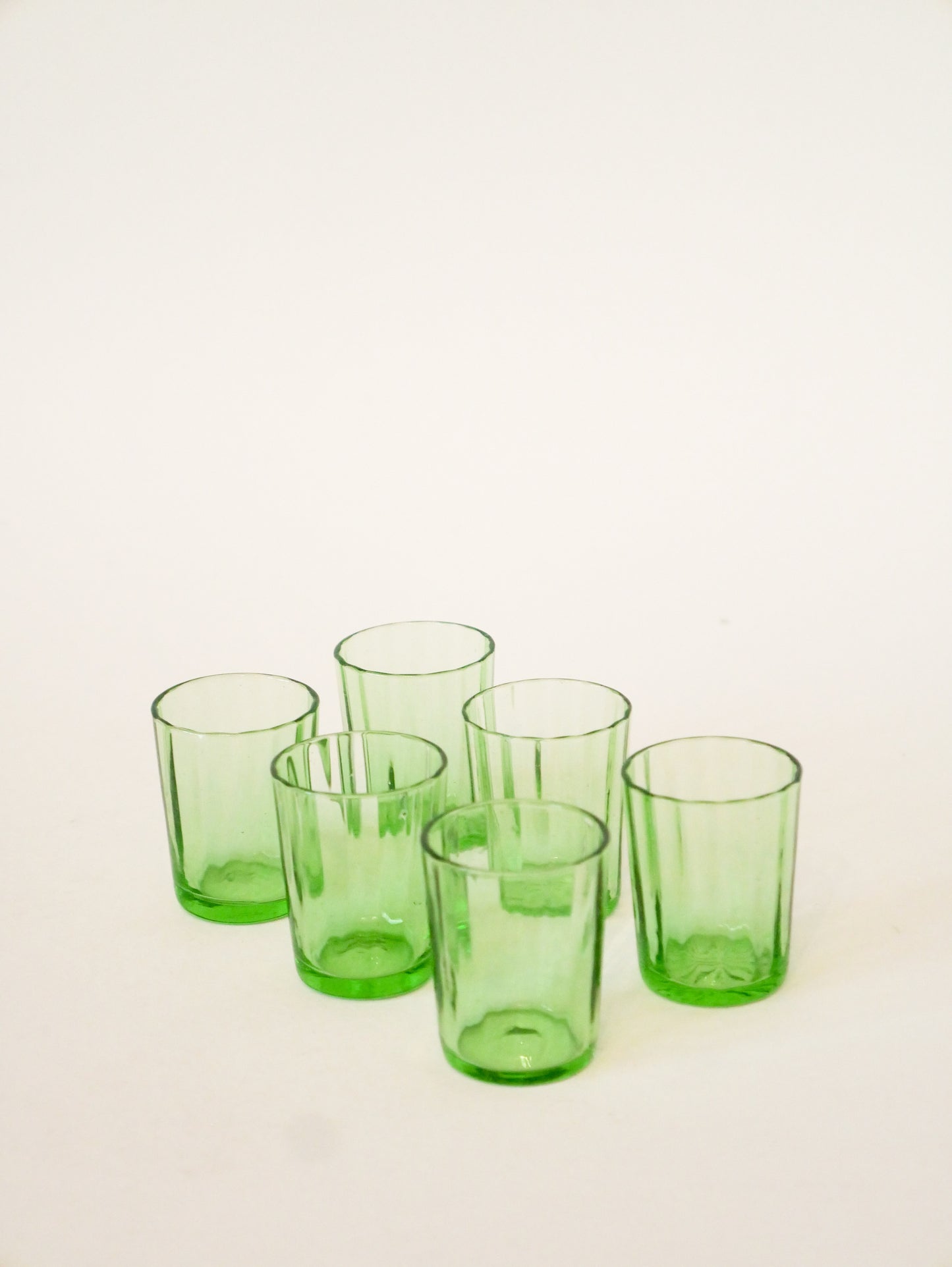 Lot de 6 verres à liqueur en verre facetté, Vert, 1970