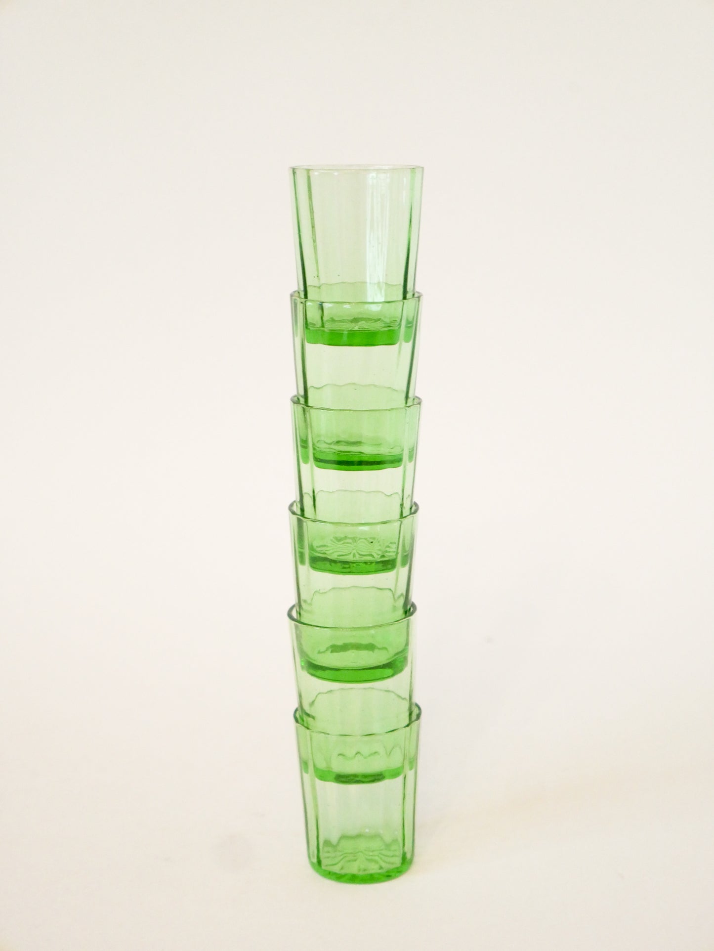 Lot de 6 verres à liqueur en verre facetté, Vert, 1970