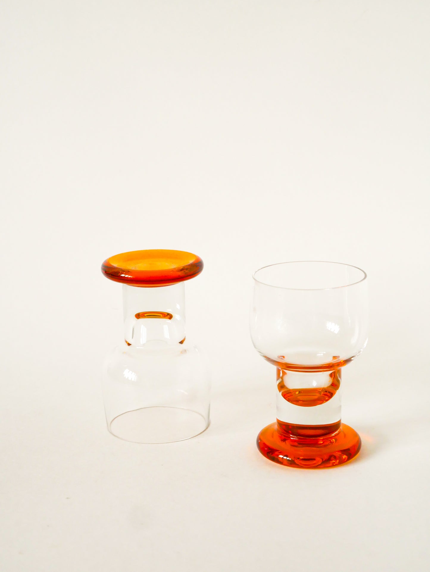 Paire de verres à vin ambrés, Design, 1960