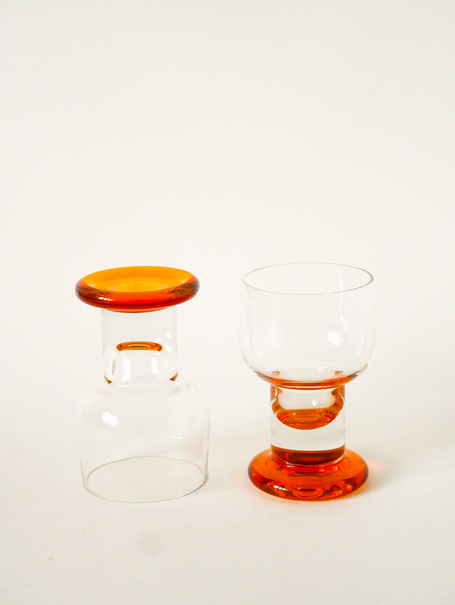 Paire de verres à vin ambrés, Design, 1960