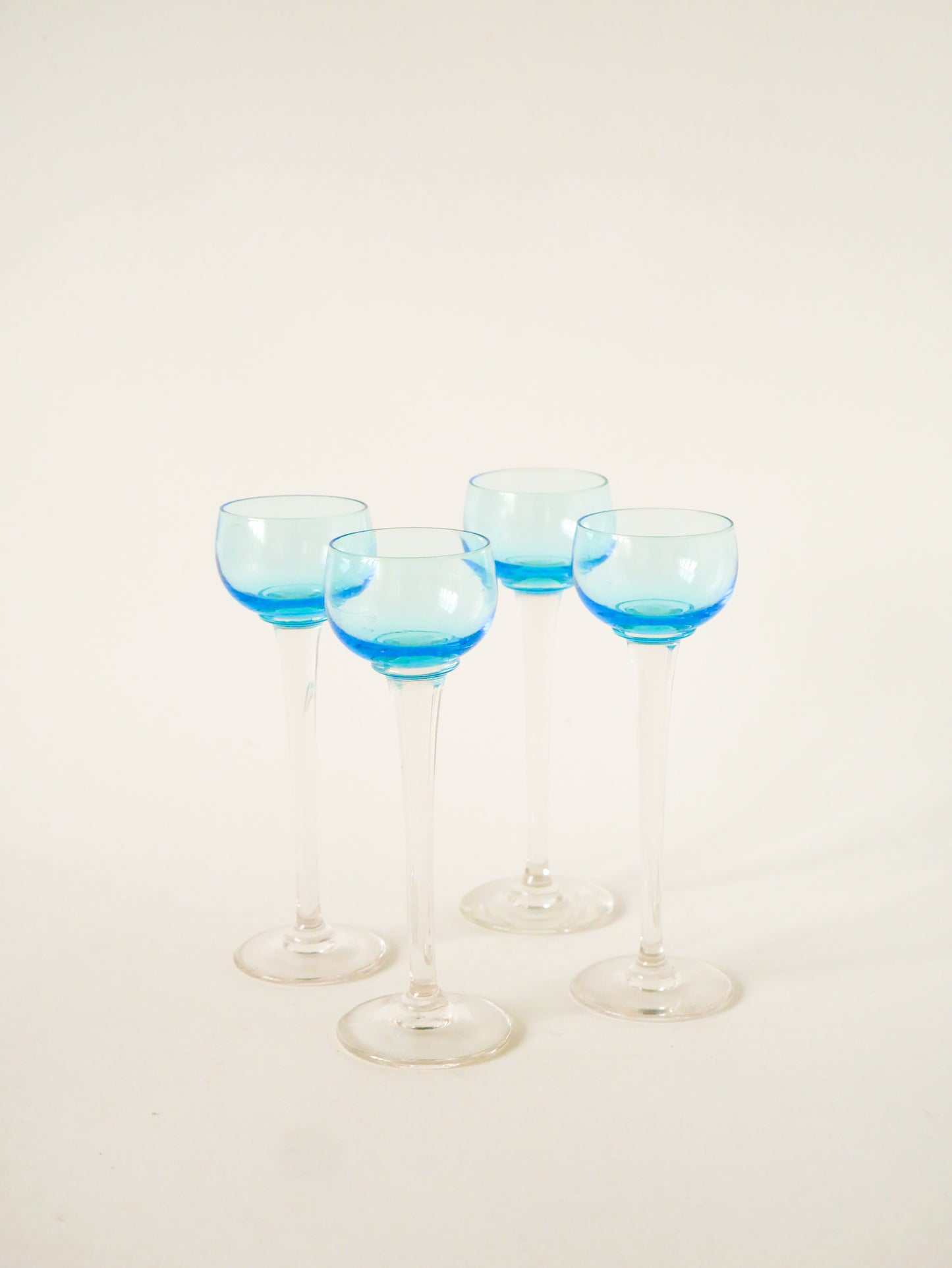 Ensemble de 4 verres à liqueur sur pieds, Bleu Azur, Design, 1920