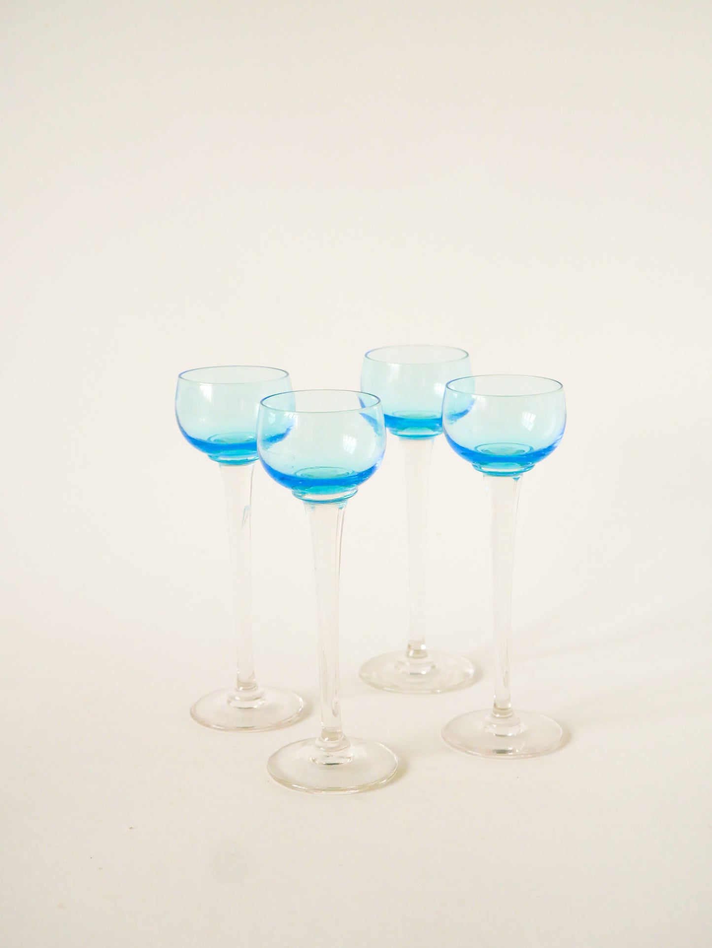 Ensemble de 4 verres à liqueur sur pieds, Bleu Azur, Design, 1920