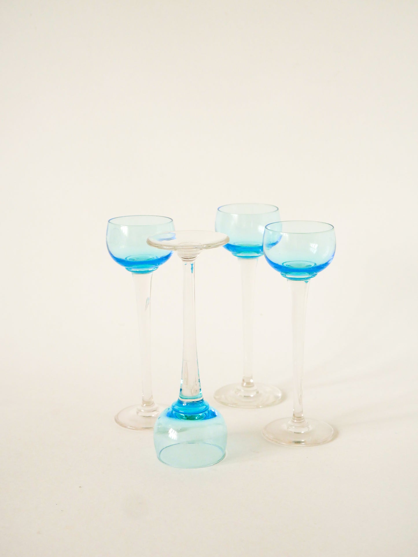 Ensemble de 4 verres à liqueur sur pieds, Bleu Azur, Design, 1920