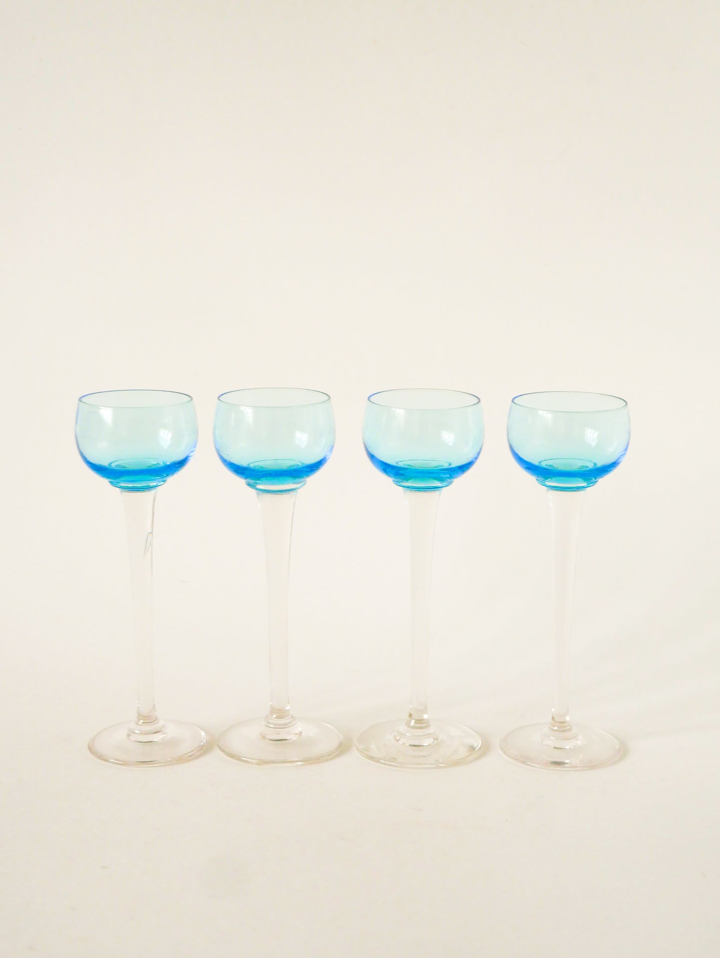 Ensemble de 4 verres à liqueur sur pieds, Bleu Azur, Design, 1920