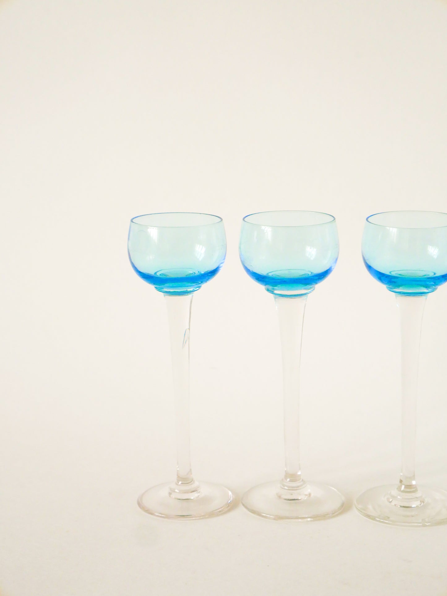 Ensemble de 4 verres à liqueur sur pieds, Bleu Azur, Design, 1920