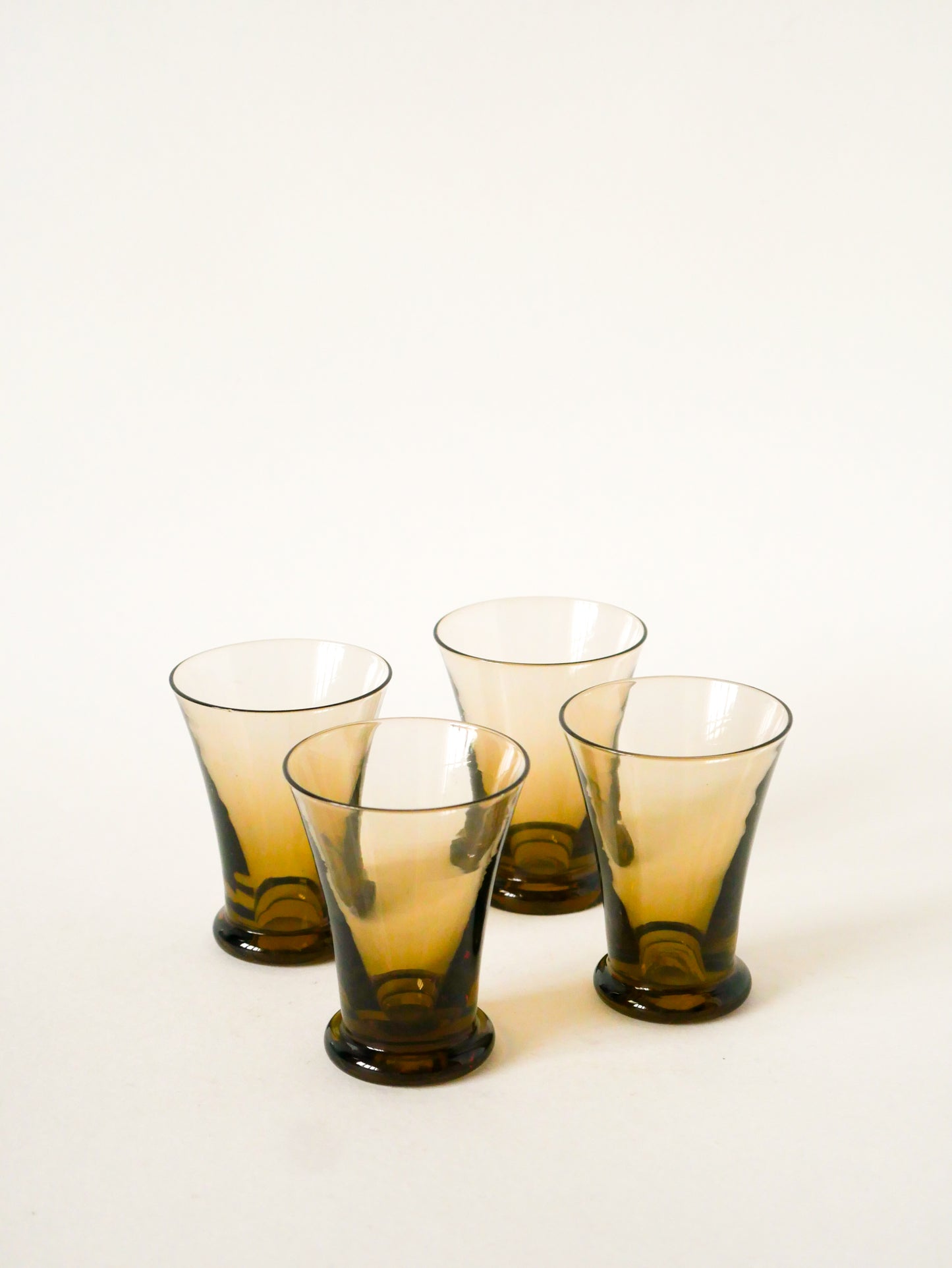 Ensemble de 4 petits verres en verre fumé, Art Déco, 1930