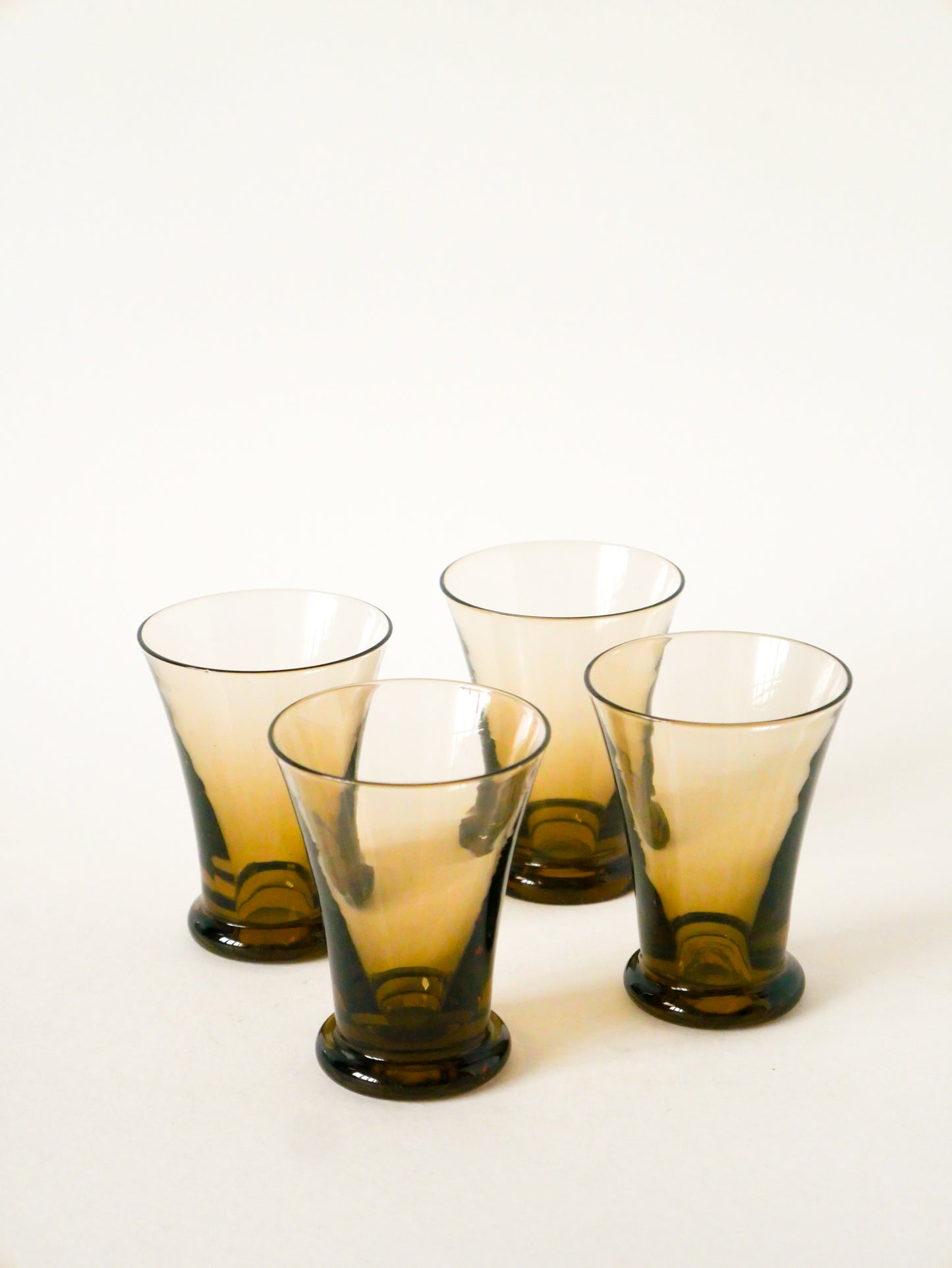 Ensemble de 4 petits verres en verre fumé, Art Déco, 1930