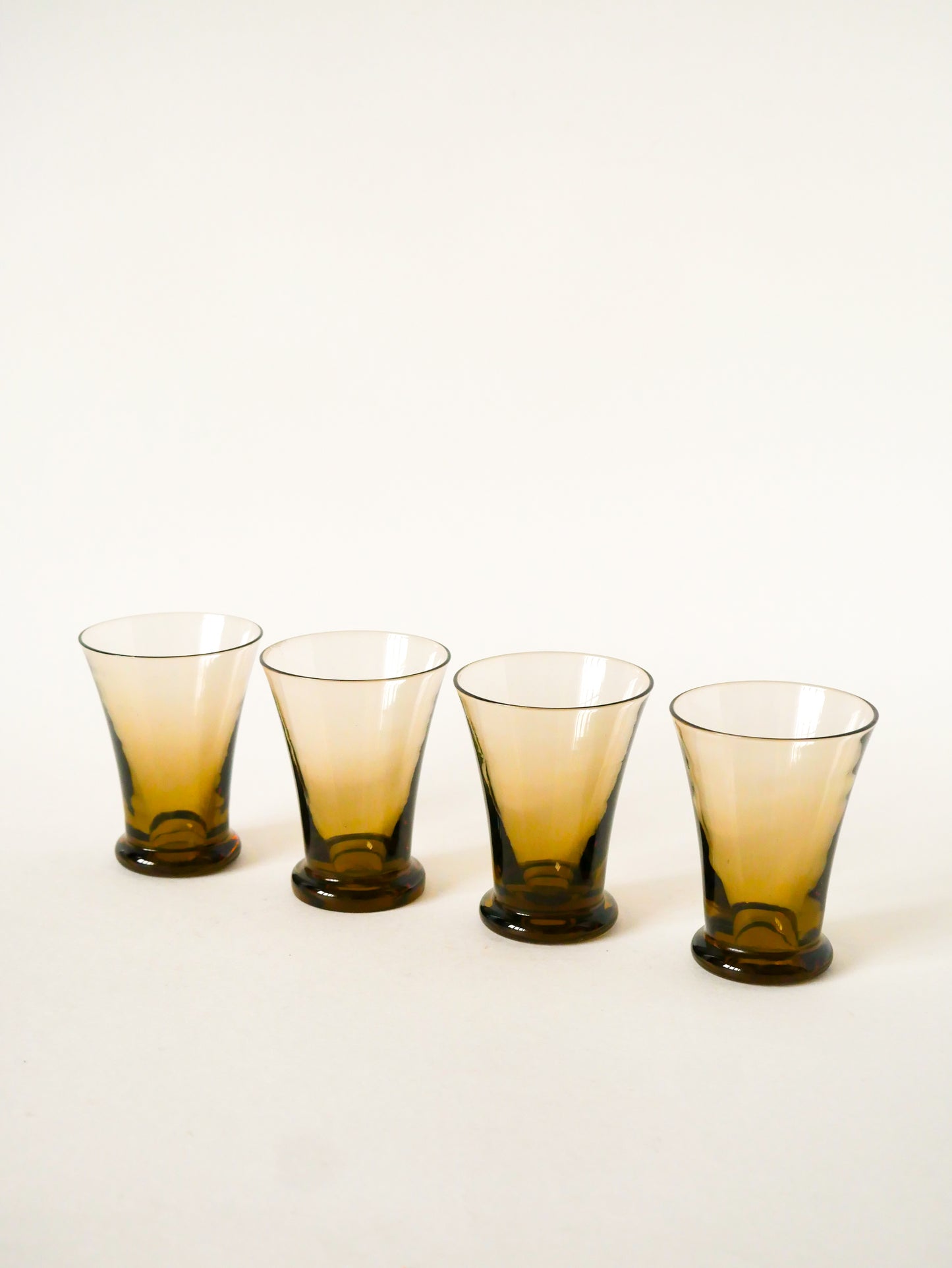 Ensemble de 4 petits verres en verre fumé, Art Déco, 1930