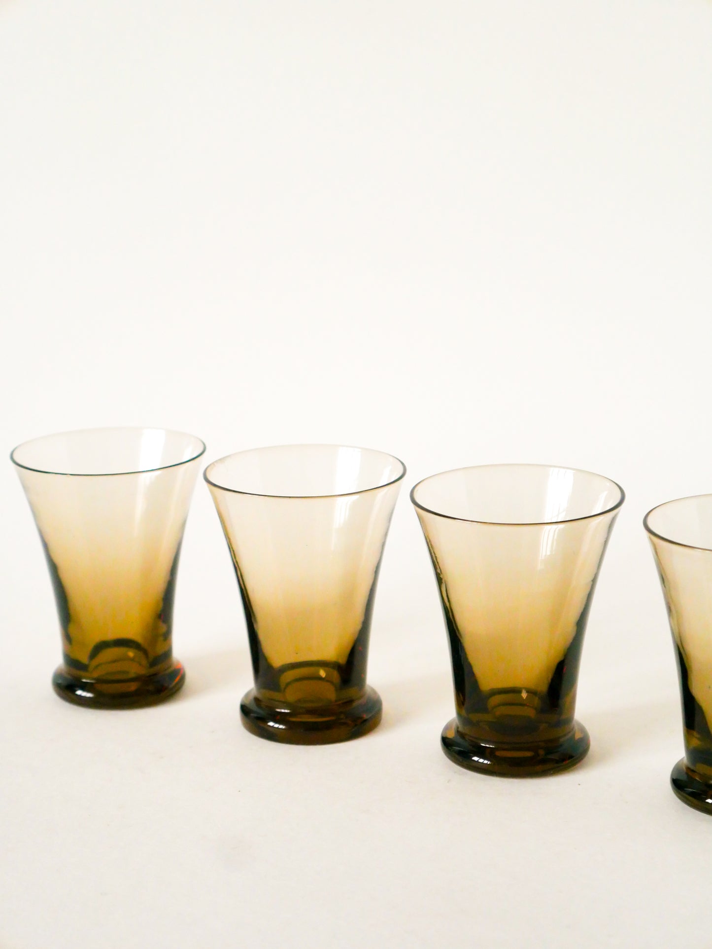 Ensemble de 4 petits verres en verre fumé, Art Déco, 1930