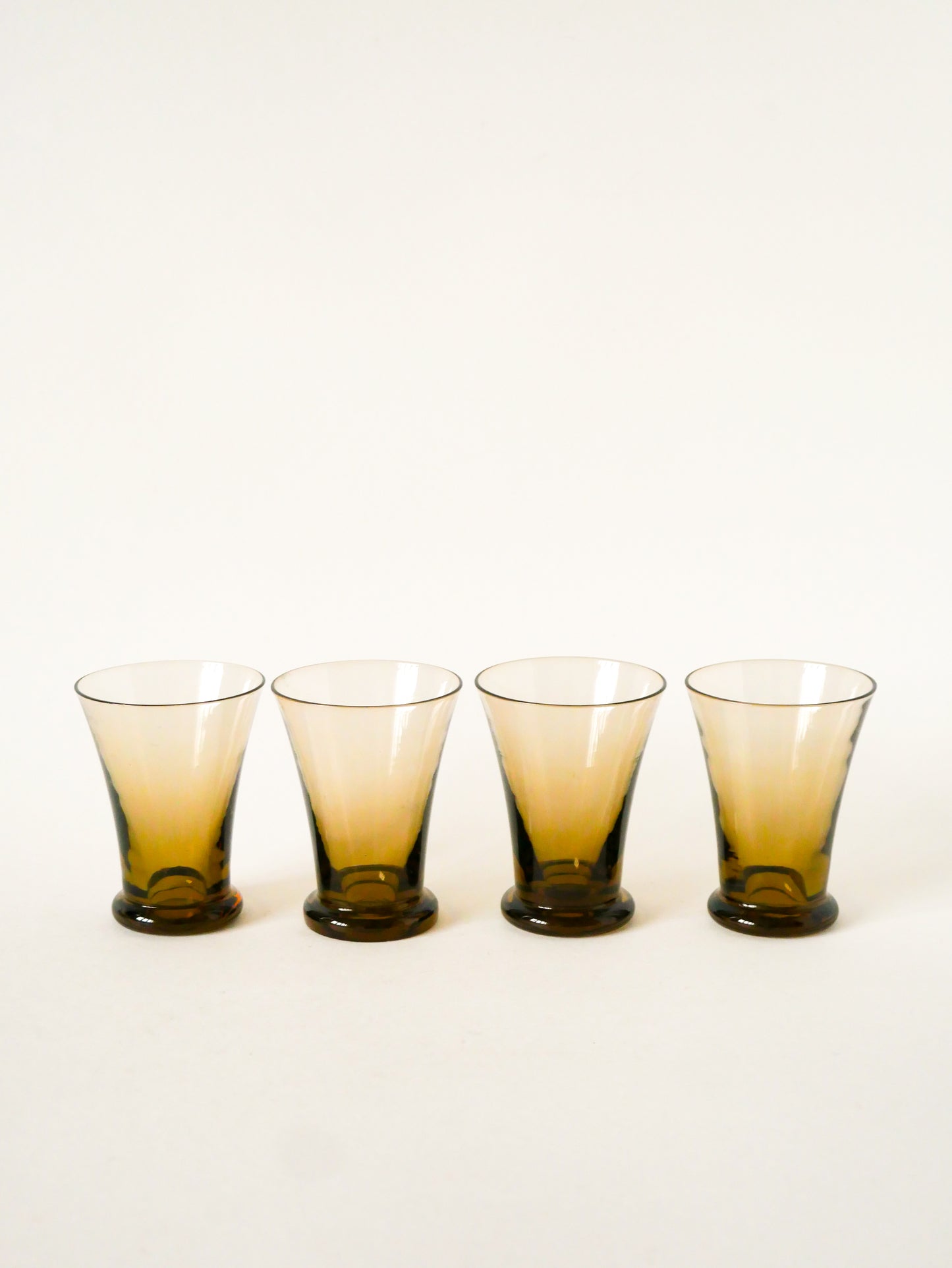 Ensemble de 4 petits verres en verre fumé, Art Déco, 1930