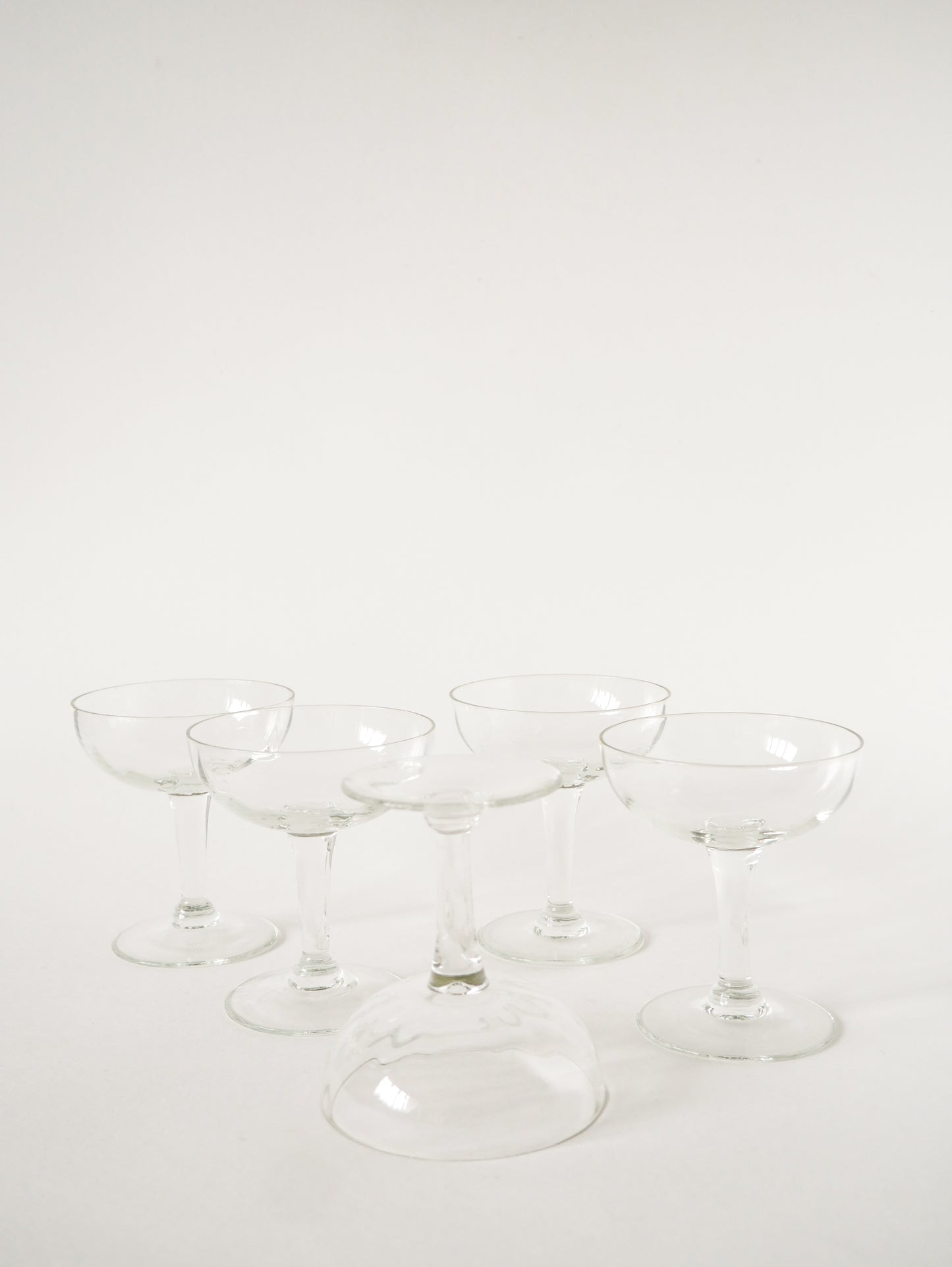 Ensemble de 5 coupes à champagne en cristal facetté, 1960