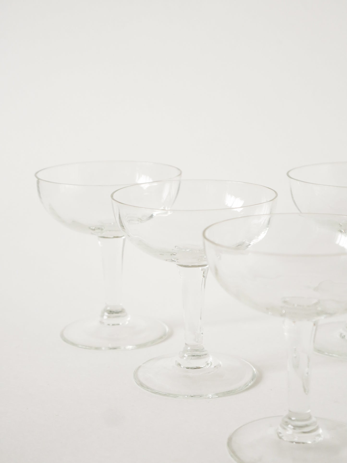 Ensemble de 5 coupes à champagne en cristal facetté, 1960