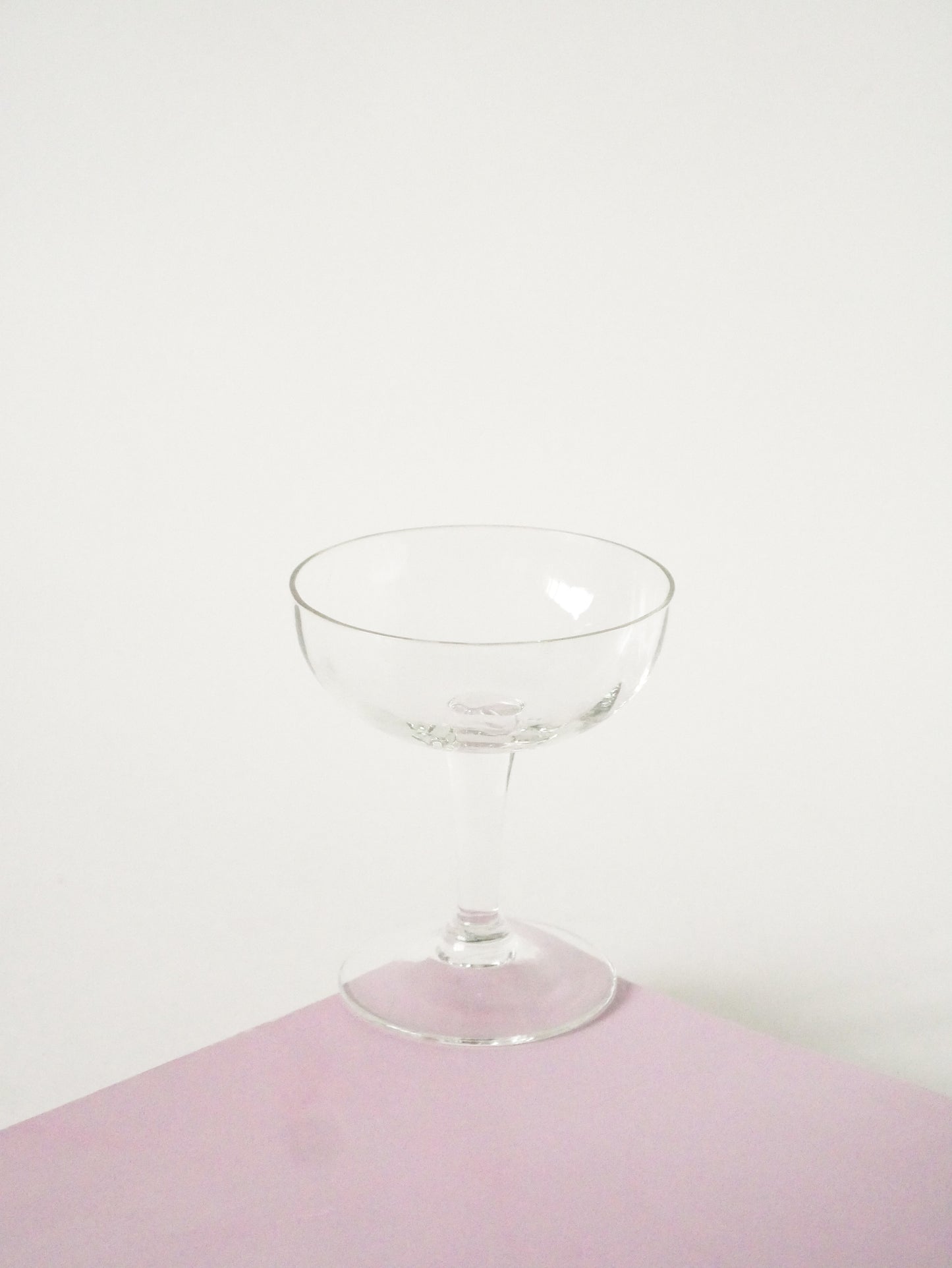 Ensemble de 5 coupes à champagne en cristal facetté, 1960