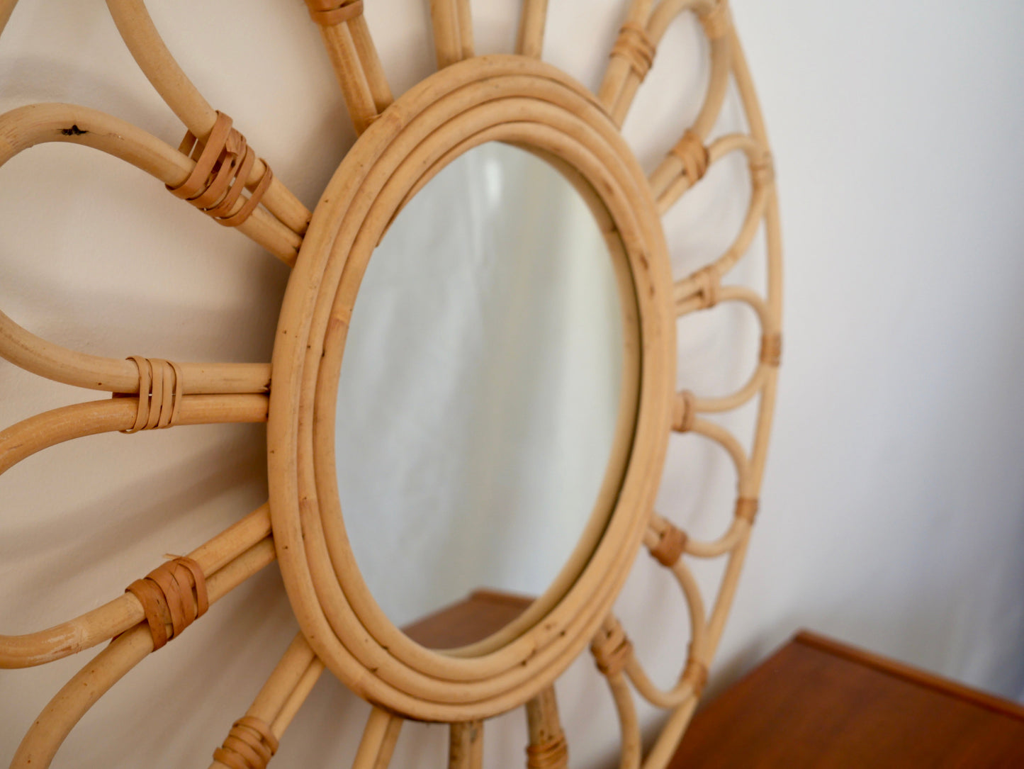 Miroir soleil en rotin et bambou vintage