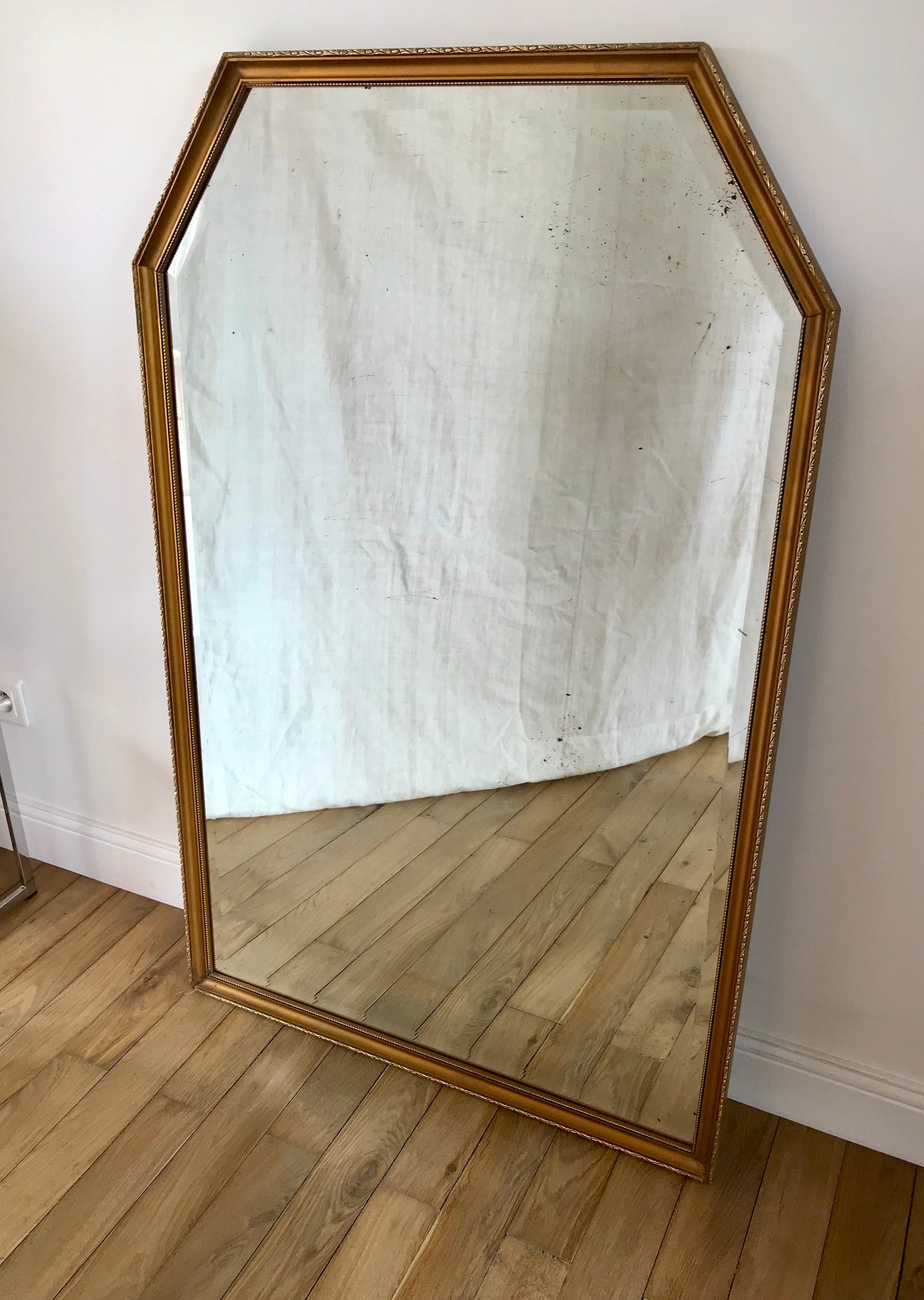 Grand miroir en bois et stuc doré Mid Century Circa 1950