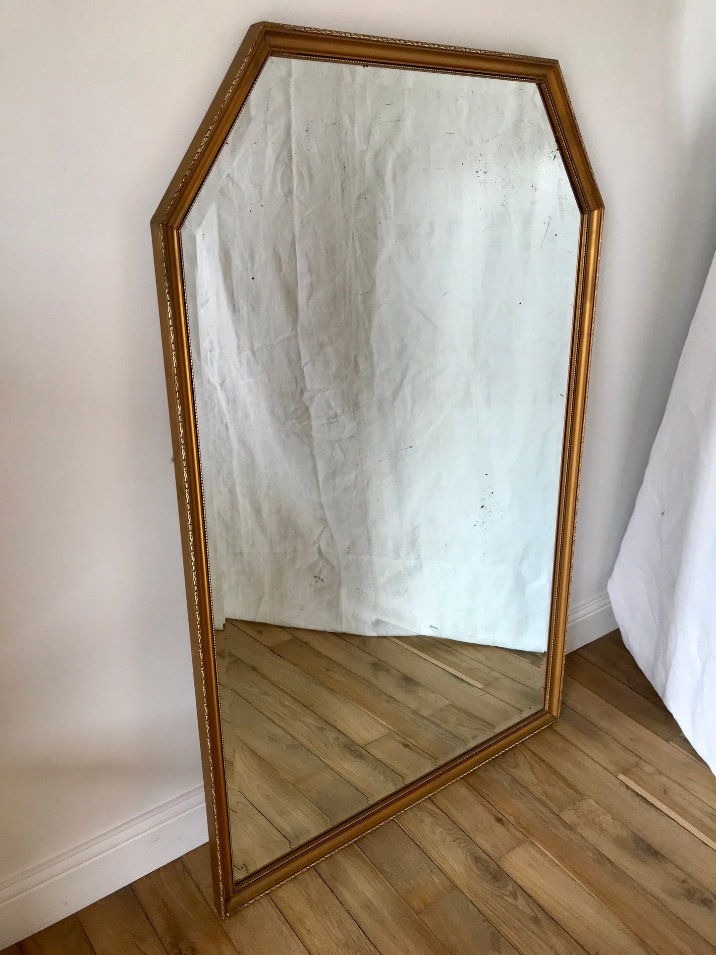 Grand miroir en bois et stuc doré Mid Century Circa 1950