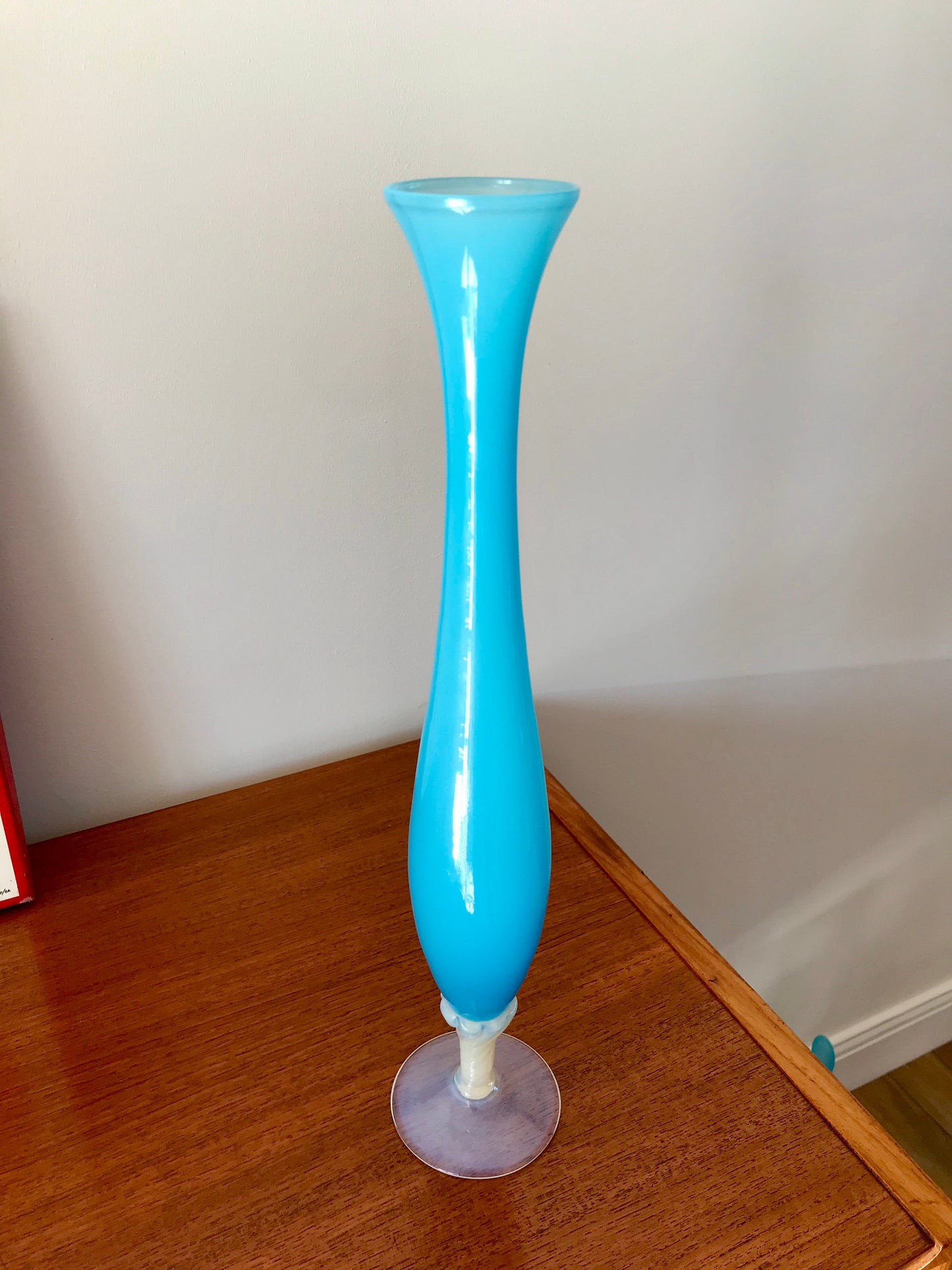 Grand vase en opaline bleu années 50-60