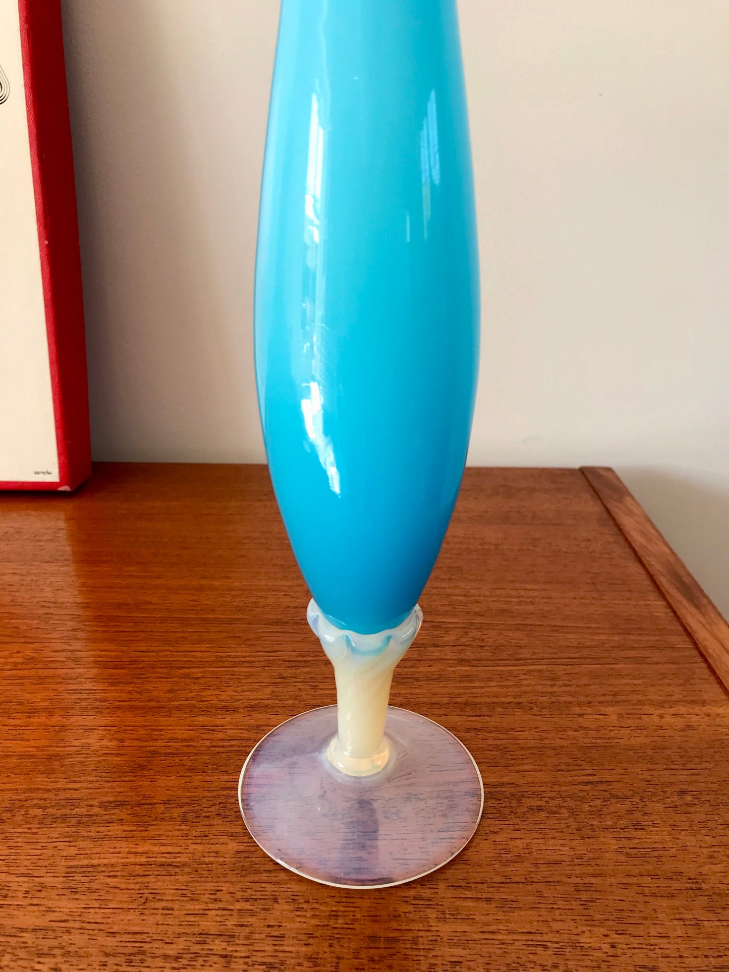 Grand vase en opaline bleu années 50-60