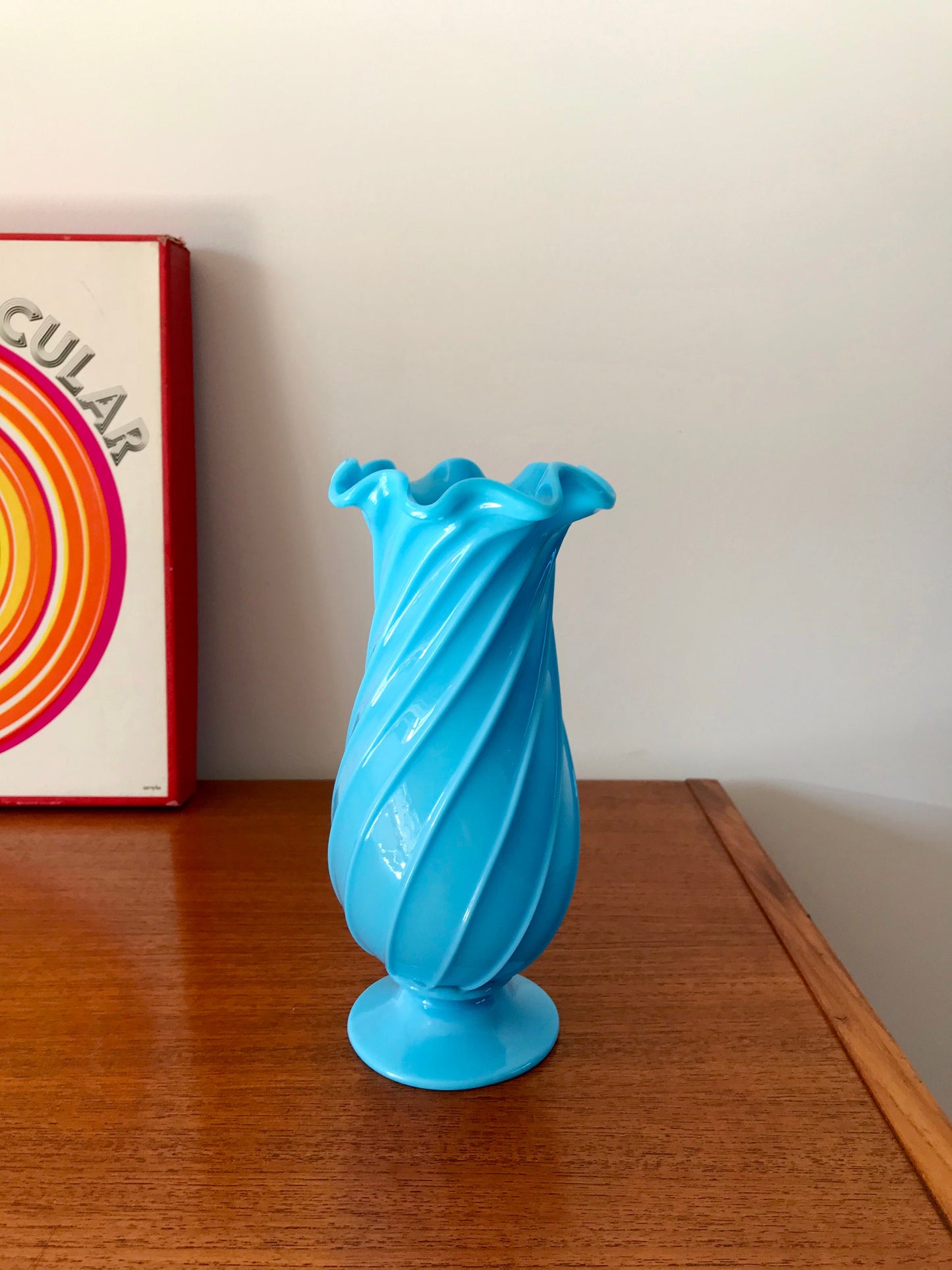 Vase en opaline bleu plissé années 30-40