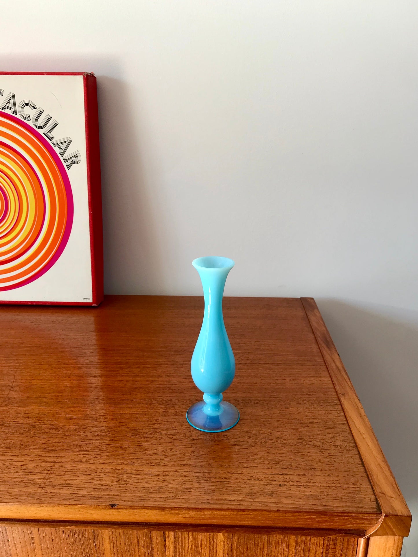 Petit vase en opaline bleu années 50