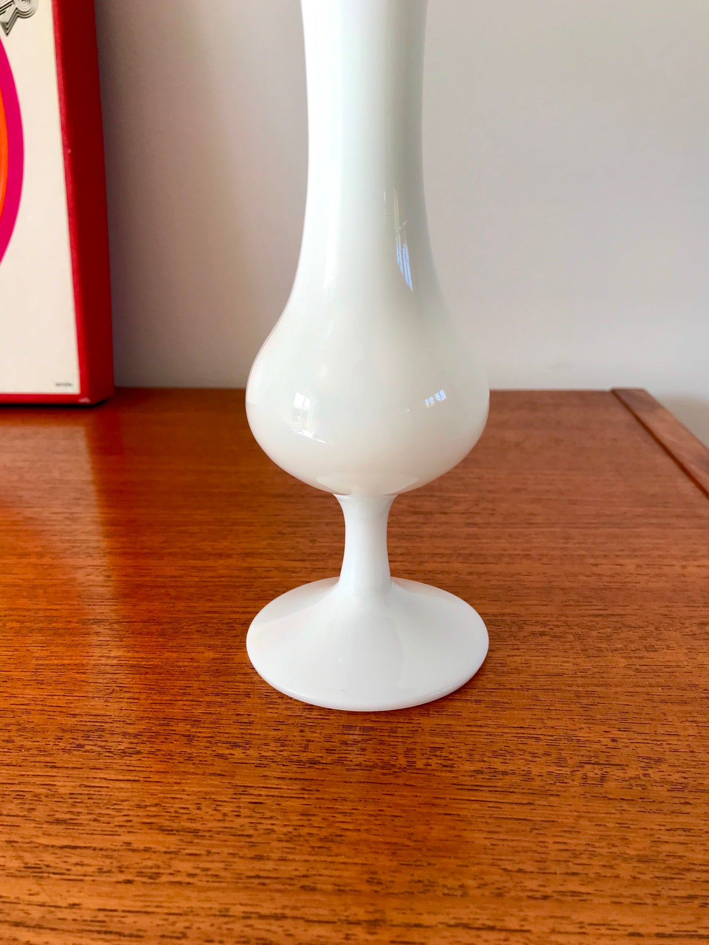 Vase en opaline blanc années 50-60