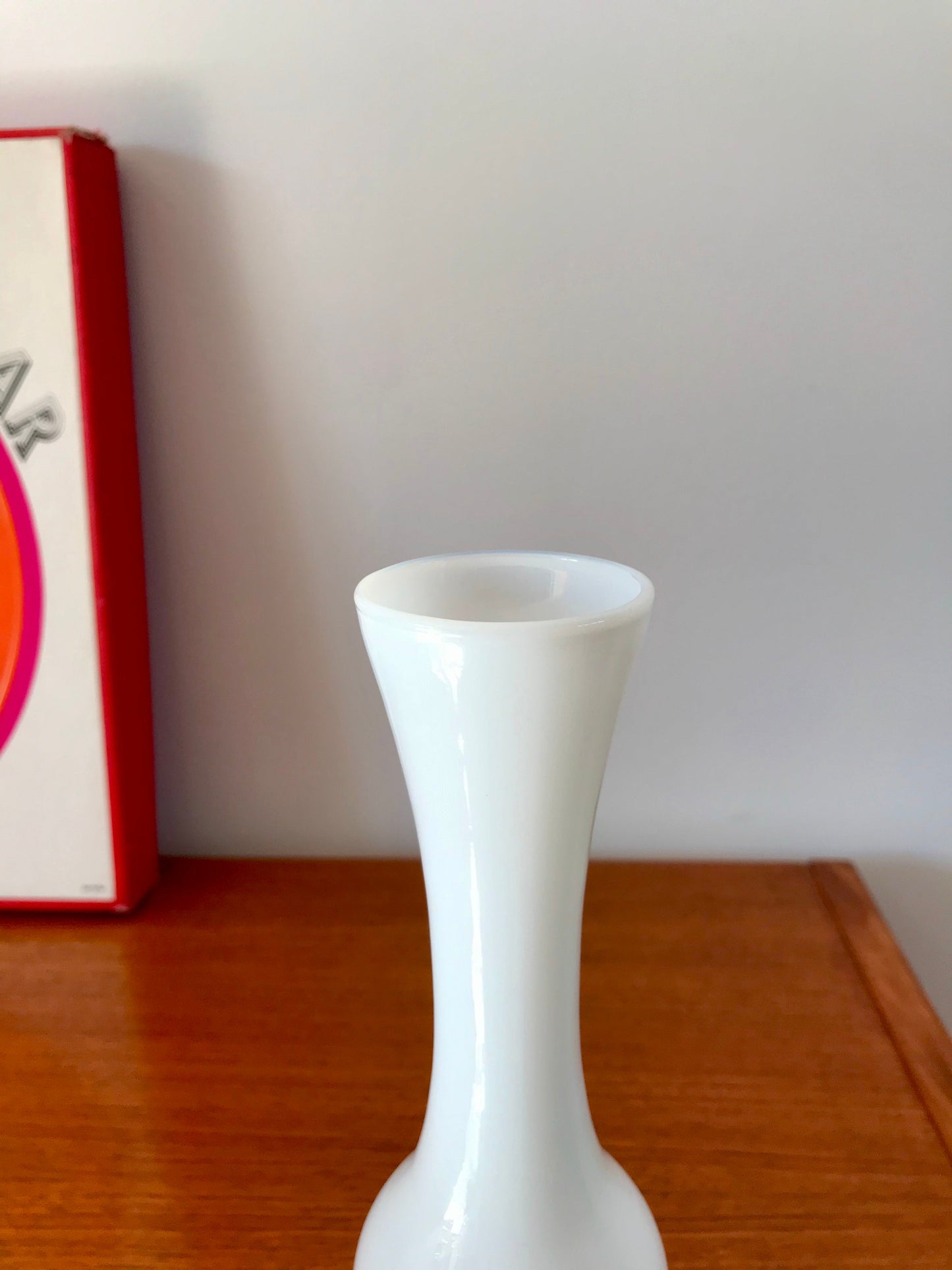 Vase en opaline blanc années 50-60