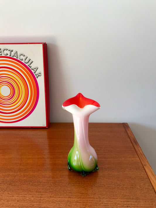 Vase en opaline rouge, blanc et vert Tie & Dye années 50