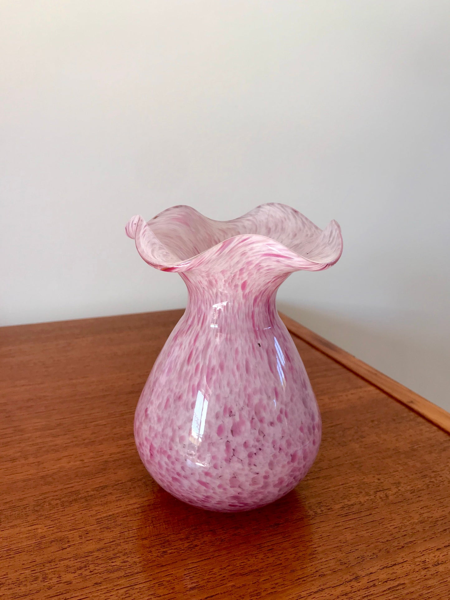 Vase en verre de Clichy rose début XXème