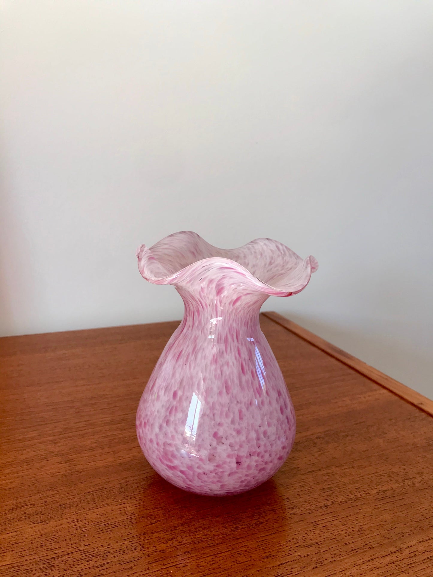 Vase en verre de Clichy rose début XXème