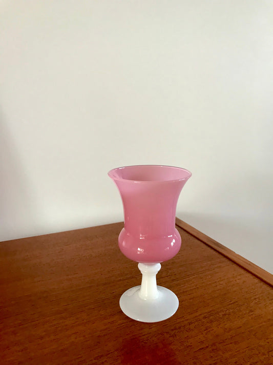 Petit vase calice en opaline rose années 70