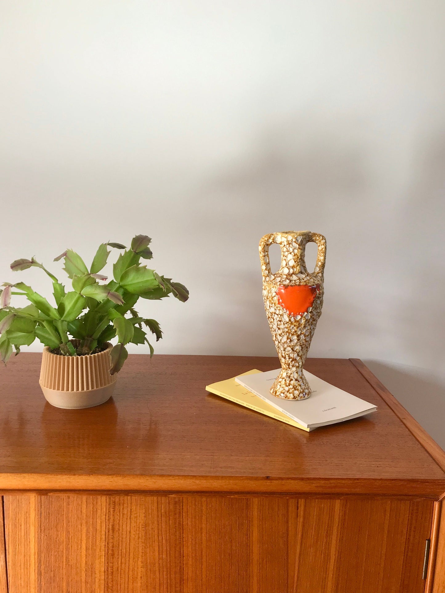 Vase en céramique Fat Lava beige et orange années 70