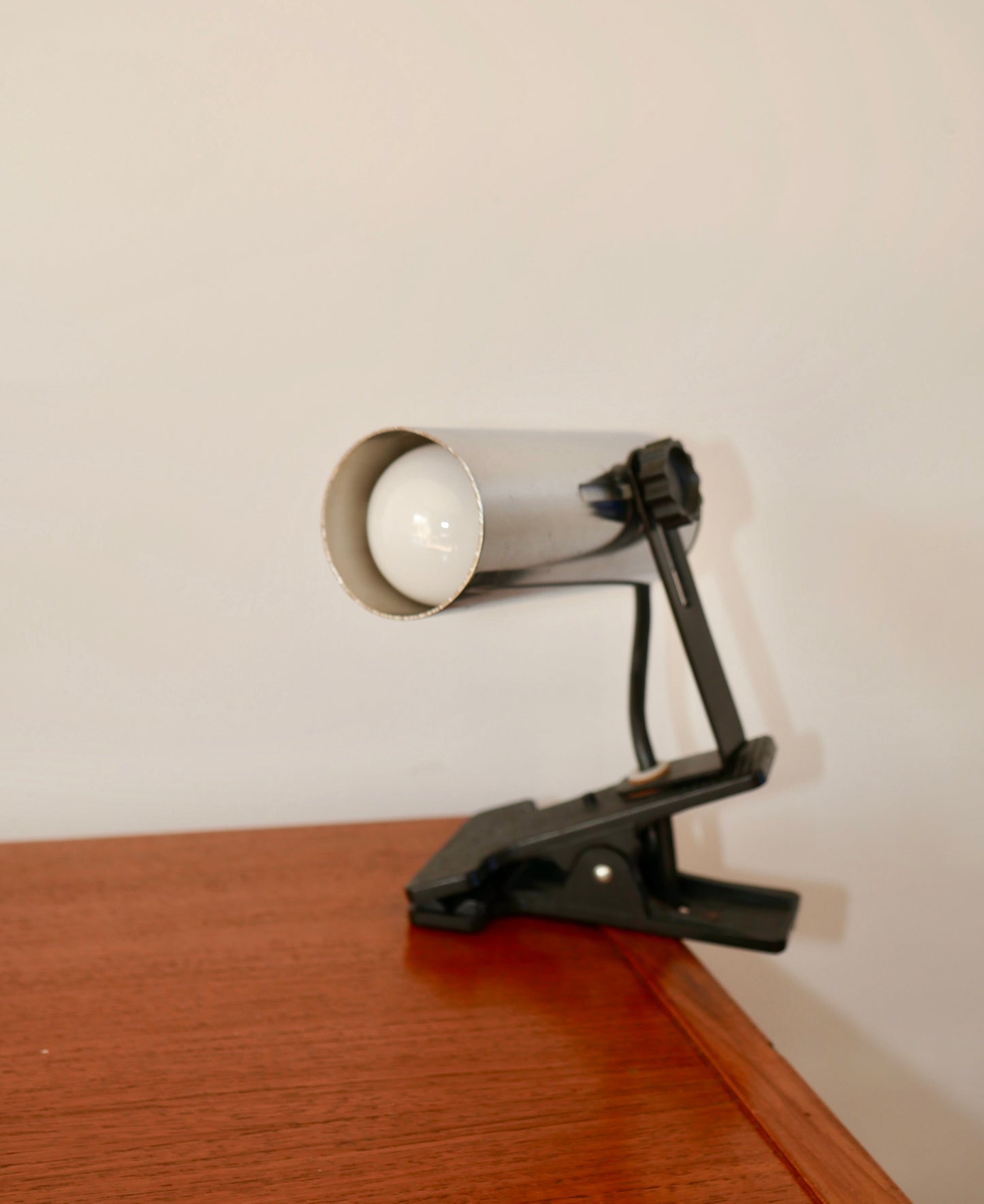 Lampe spot à pince chromée et noire années 70