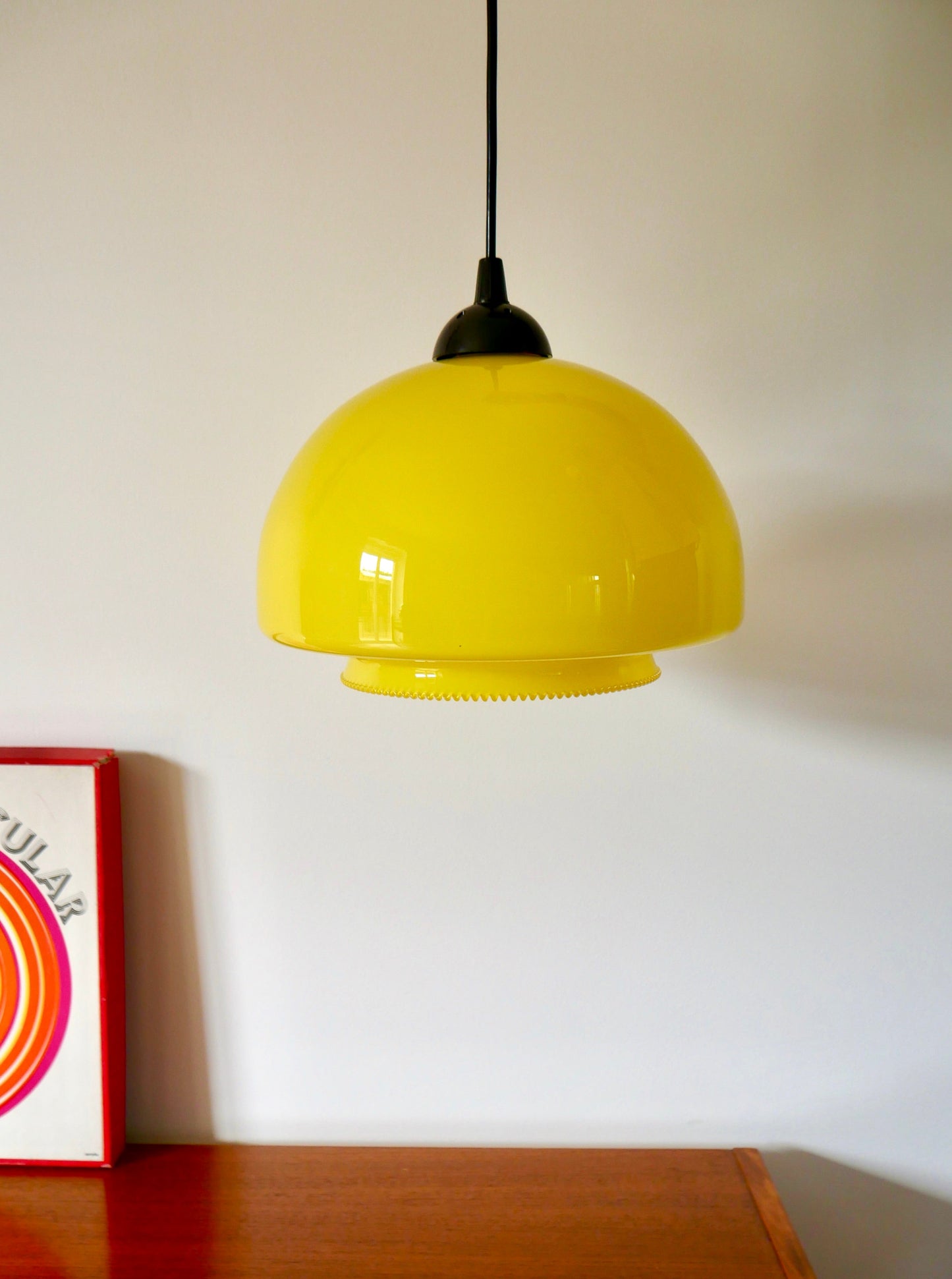 Suspension en opaline jaune Mushroom design, 1970