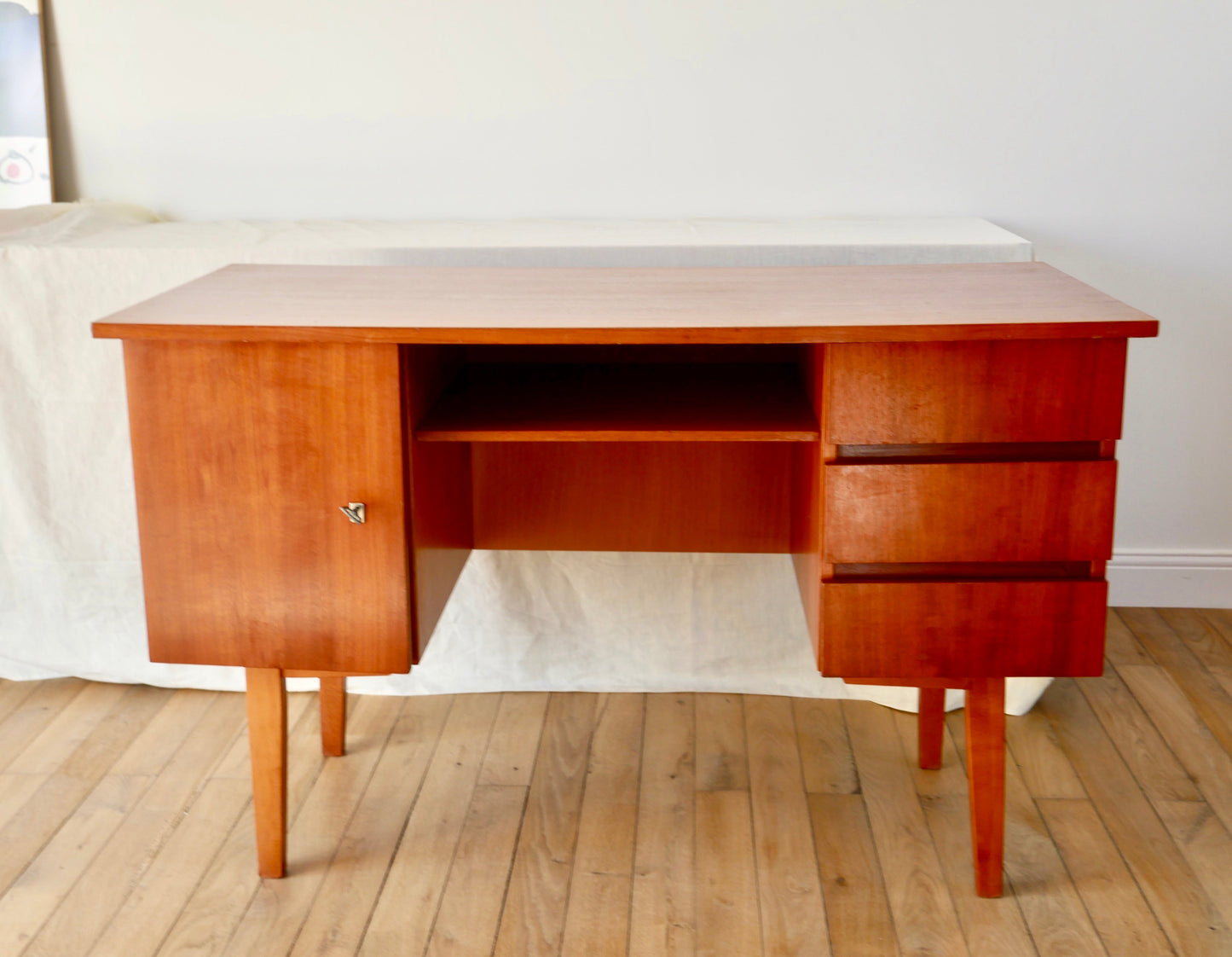 Bureau design scandinave en bois de hêtre Mid Century Circa 1950