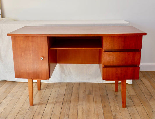 Bureau design scandinave en bois de hêtre Mid Century Circa 1950