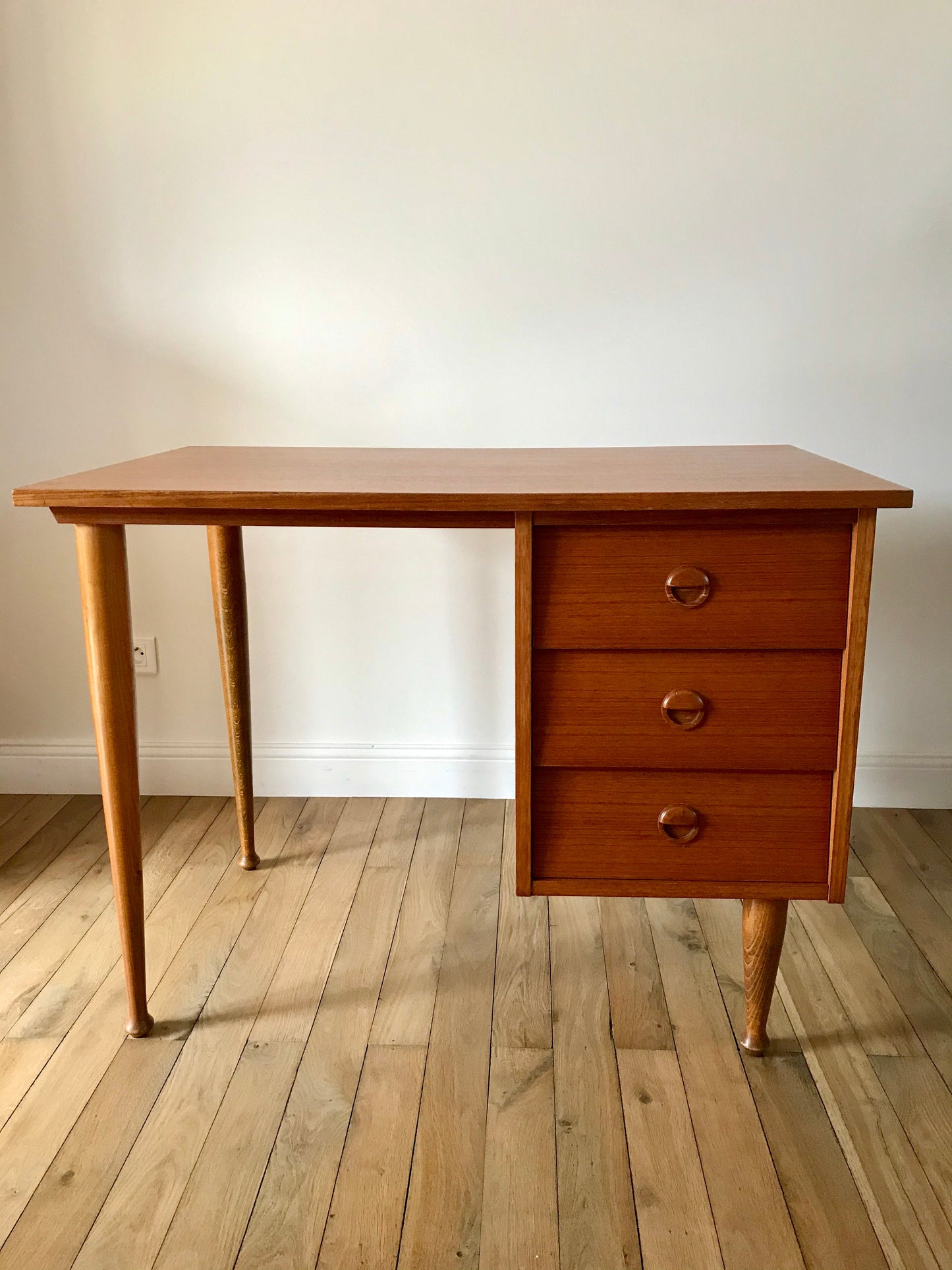 Bureau design scandinave en hêtre Mid Century Circa 1950