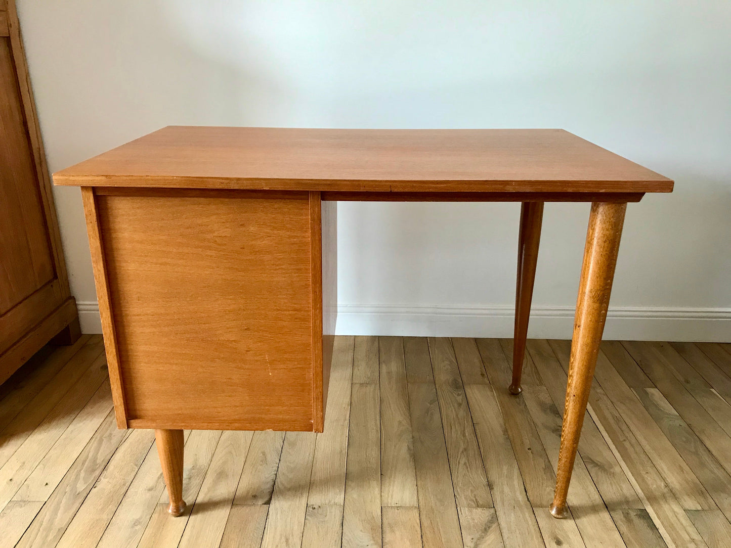 Bureau design scandinave en hêtre Mid Century Circa 1950