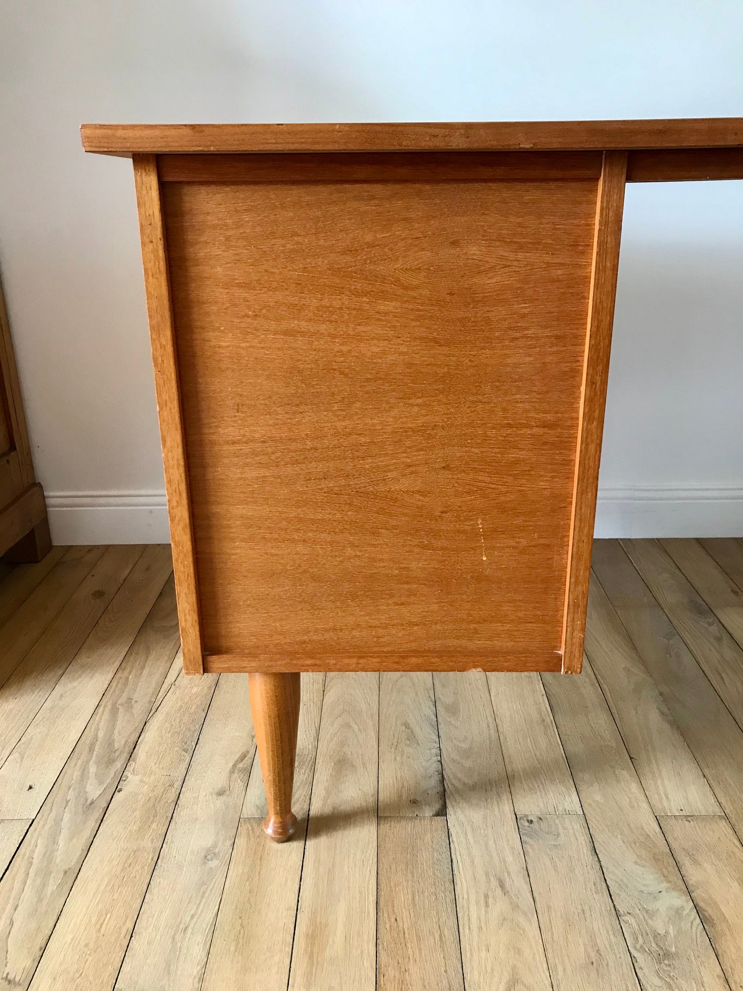 Bureau design scandinave en hêtre Mid Century Circa 1950