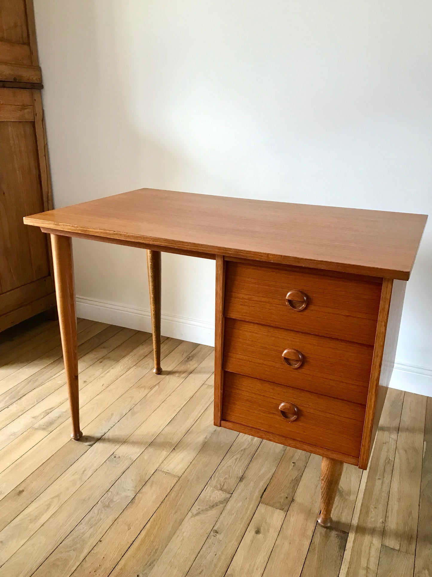 Bureau design scandinave en hêtre Mid Century Circa 1950