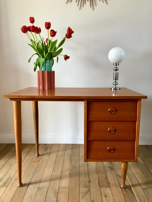 Bureau design scandinave en hêtre Mid Century Circa 1950