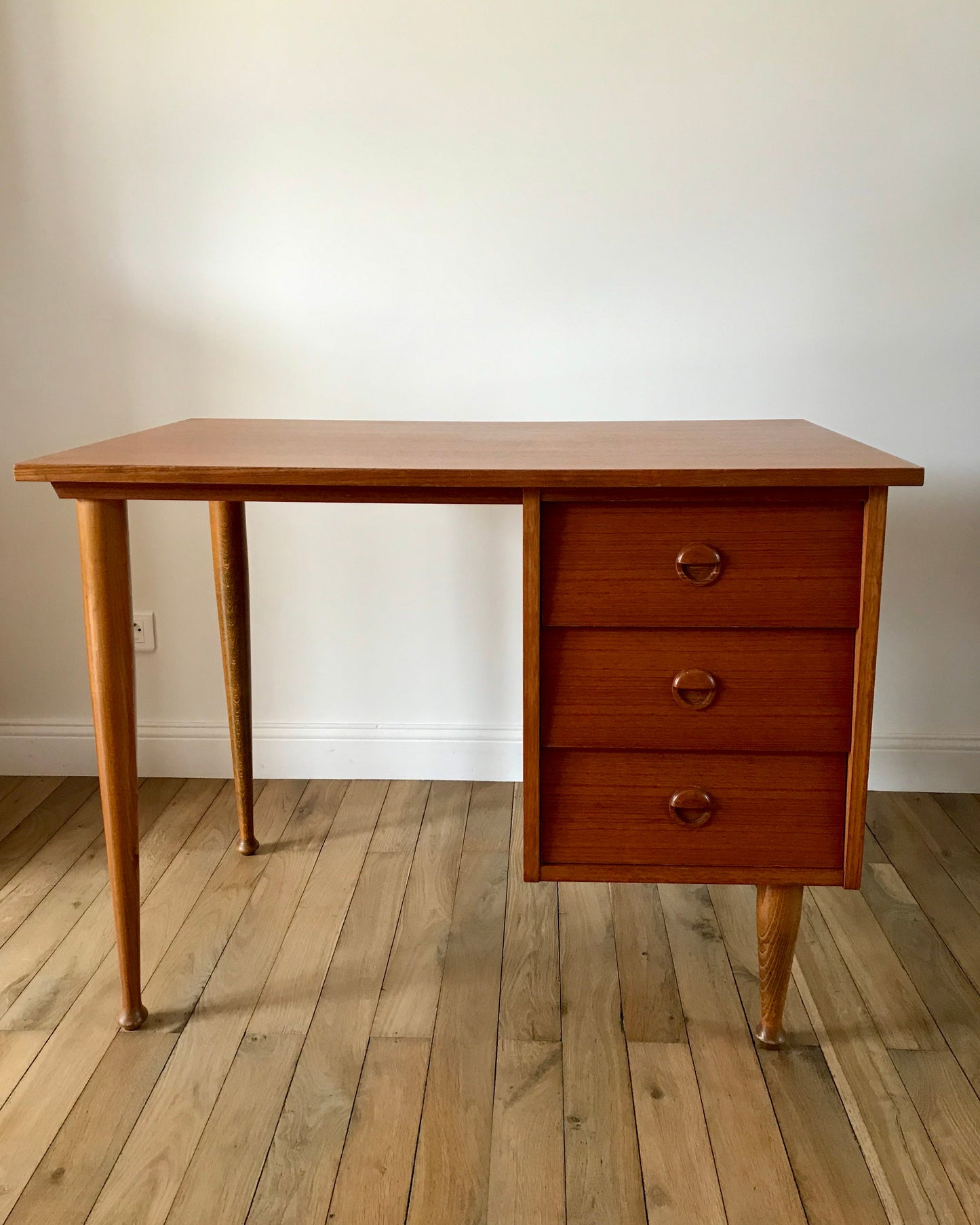 Bureau design scandinave en hêtre Mid Century Circa 1950