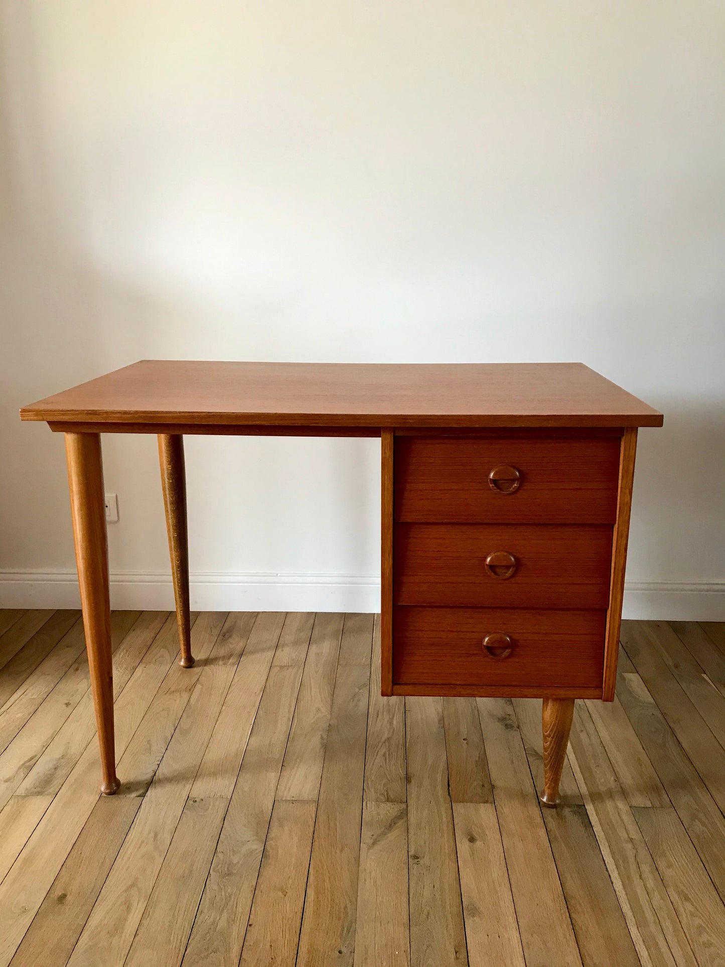 Bureau design scandinave en hêtre Mid Century Circa 1950