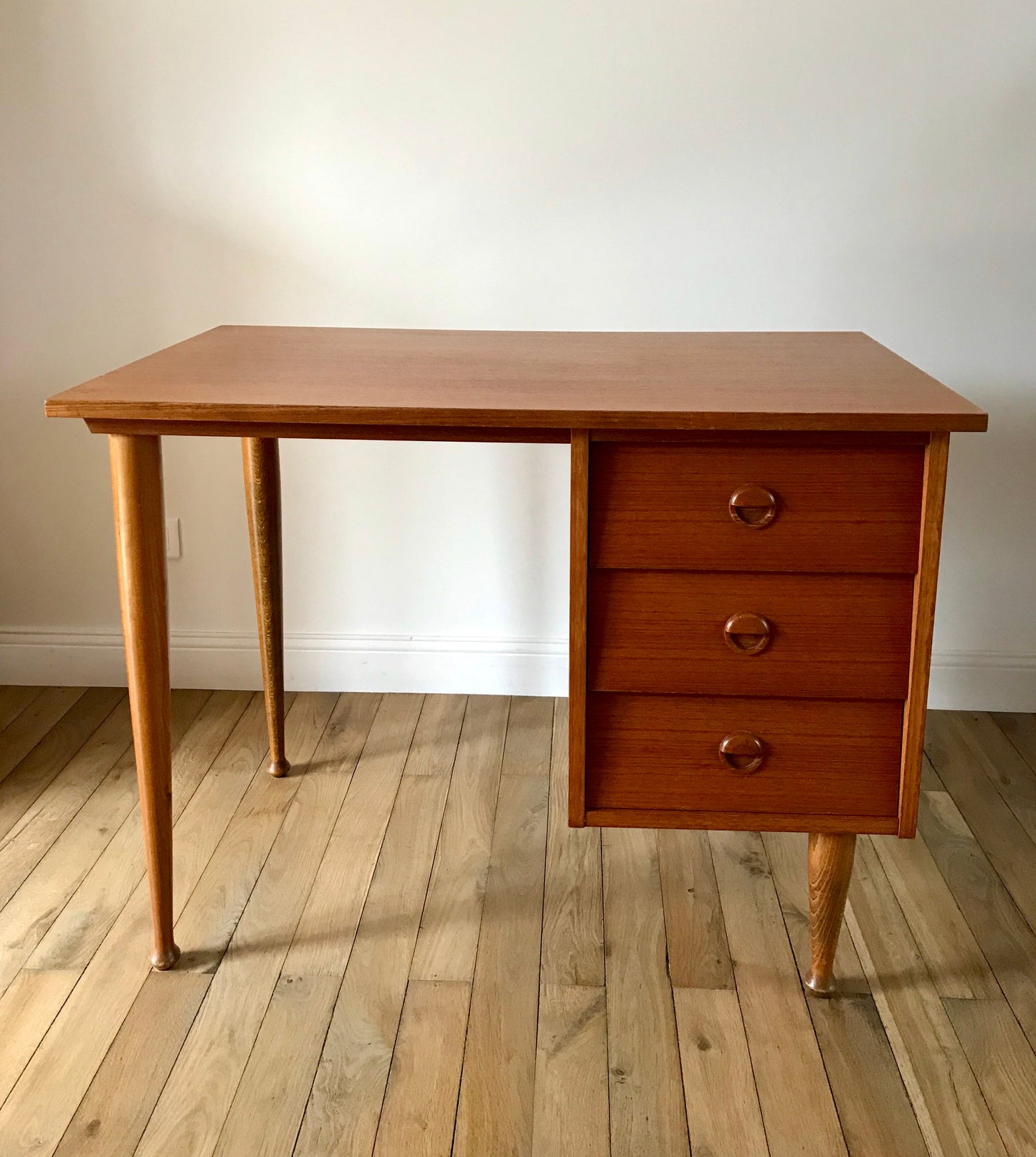 Bureau design scandinave en hêtre Mid Century Circa 1950