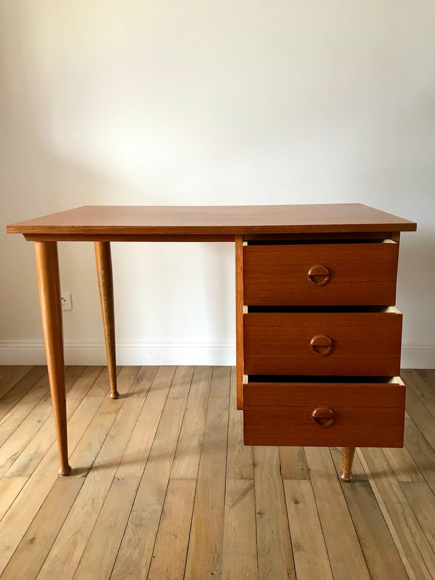 Bureau design scandinave en hêtre Mid Century Circa 1950