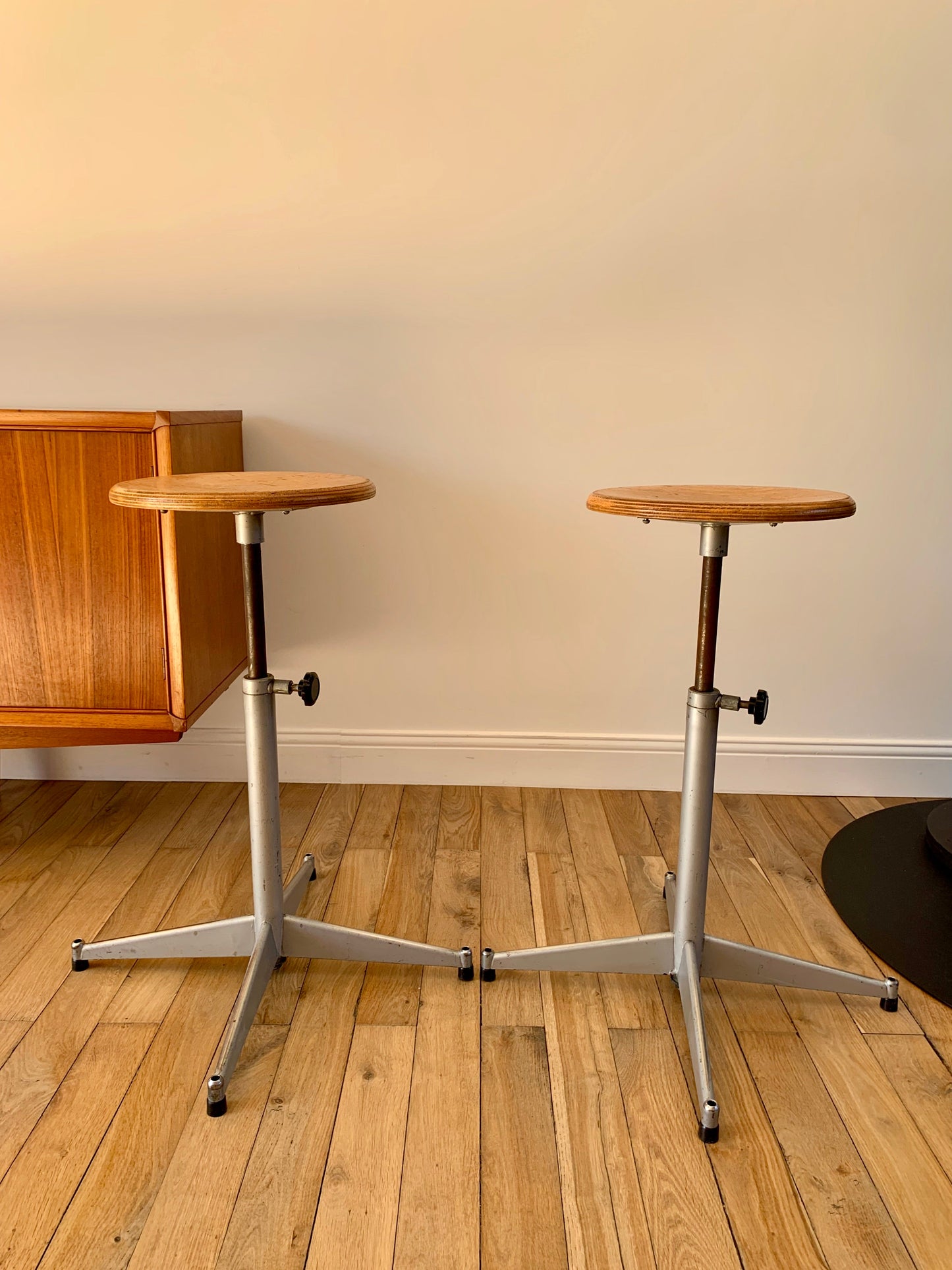 Tabouret d'atelier industriel design Made in France hauteur réglable années 70